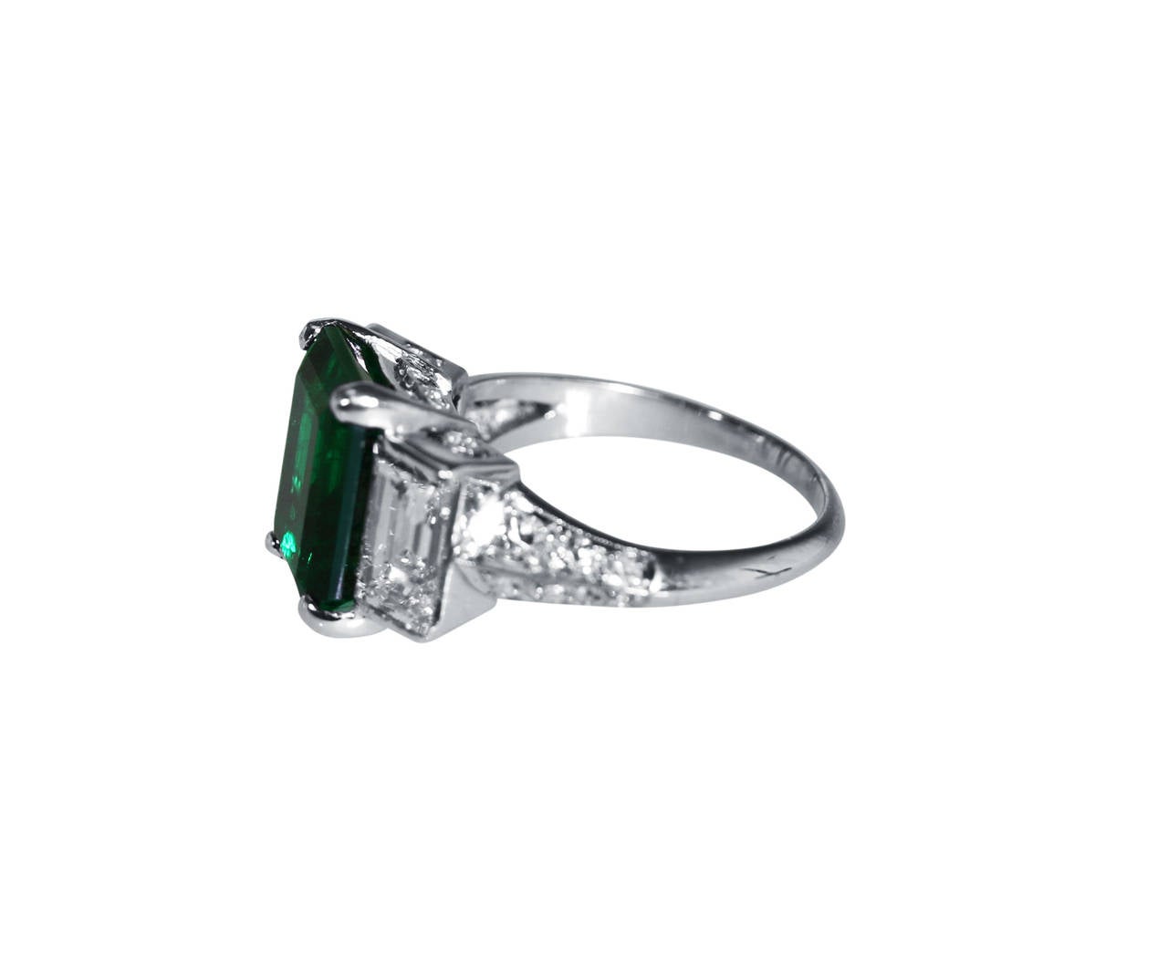 Emerald, Diamond and Platinum Ring In Excellent Condition In Atlanta, GA