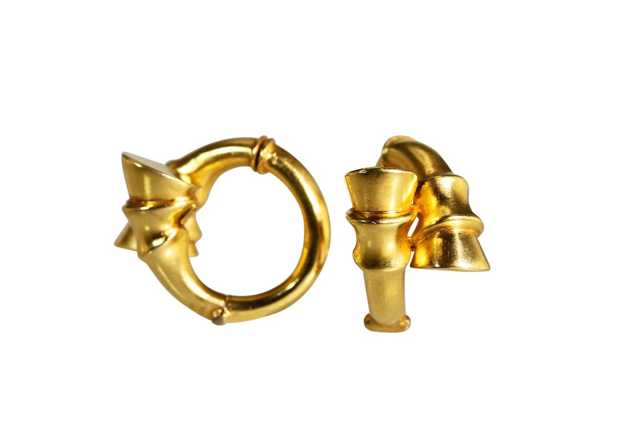 A pair of 18 karat yellow gold horse hooves earclips by Lalounis, Greece, the hoops designed as overlapping gold horse hooves, gross weight 20.0 grams, measuring 1 1/4 by 3/4 inches, with maker's mark, signed Greece, numbered A21, stamped 750.