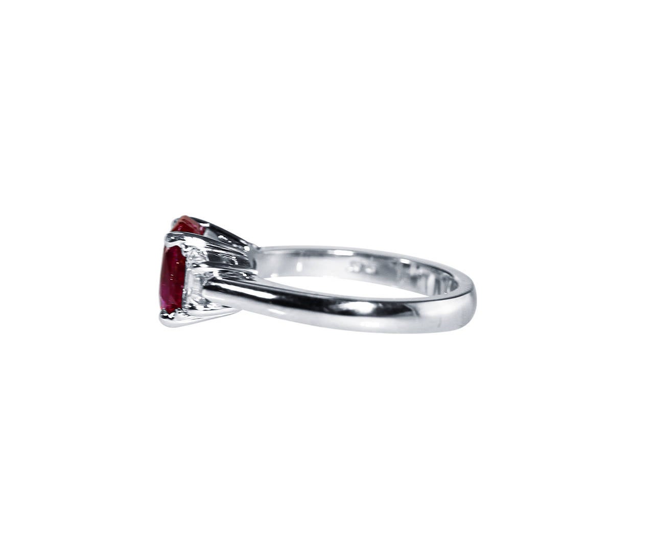 Burma Ruby, Diamond and Platinum Ring In Excellent Condition For Sale In Atlanta, GA