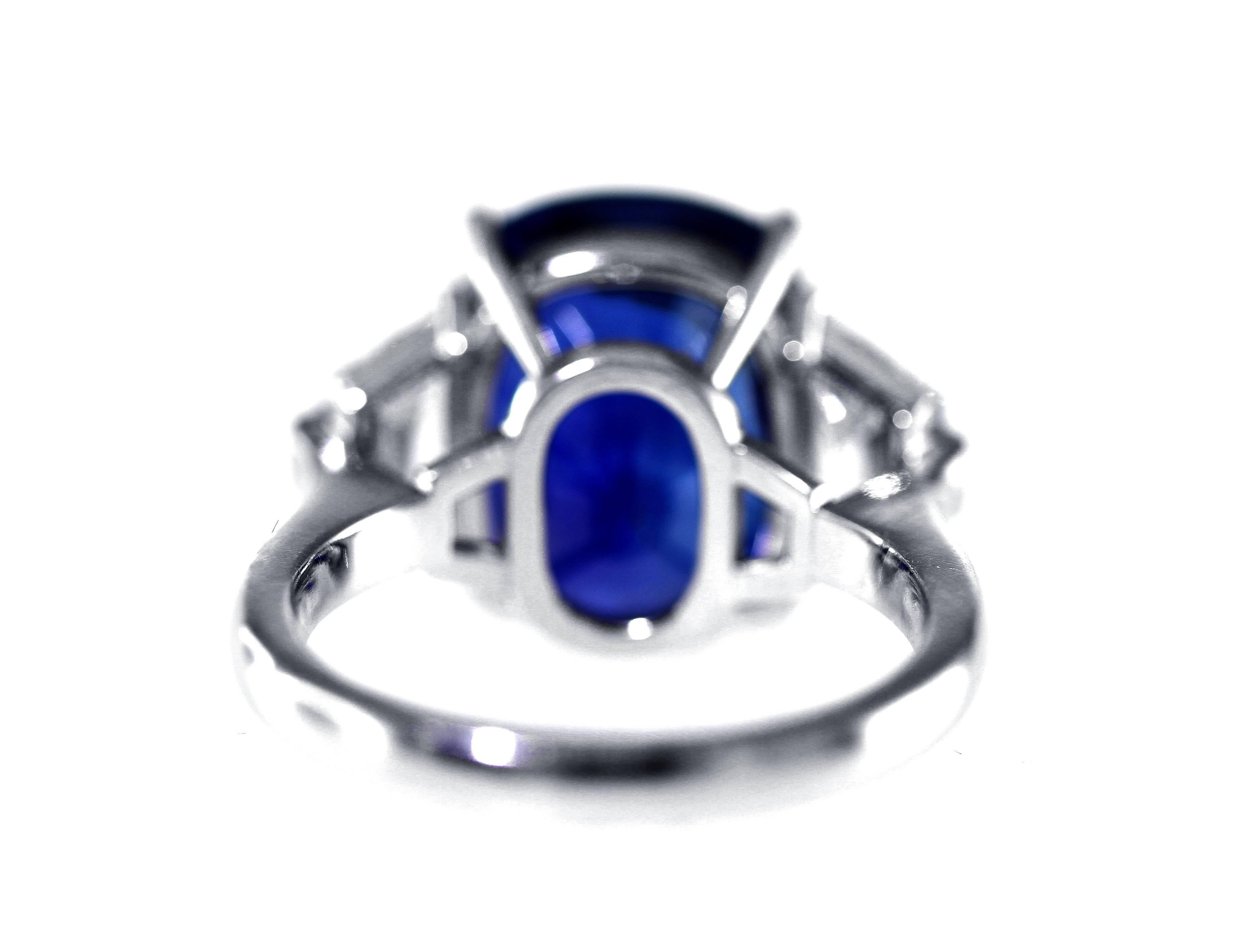 Women's 12.65 carat royal blue sapphire Diamond platinum Ring