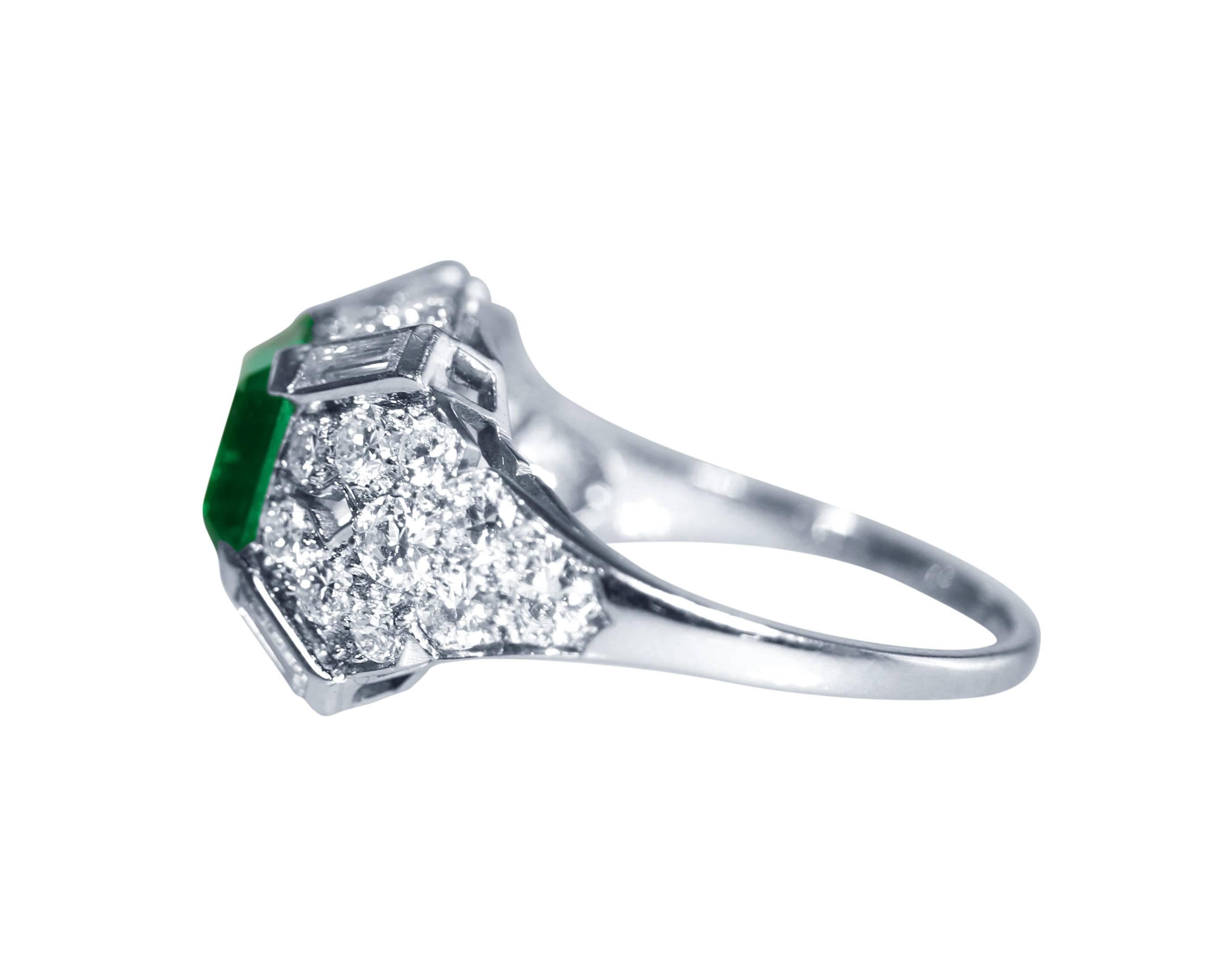 Art Deco Colombian Emerald Diamond Platinum Ring In Excellent Condition In Atlanta, GA