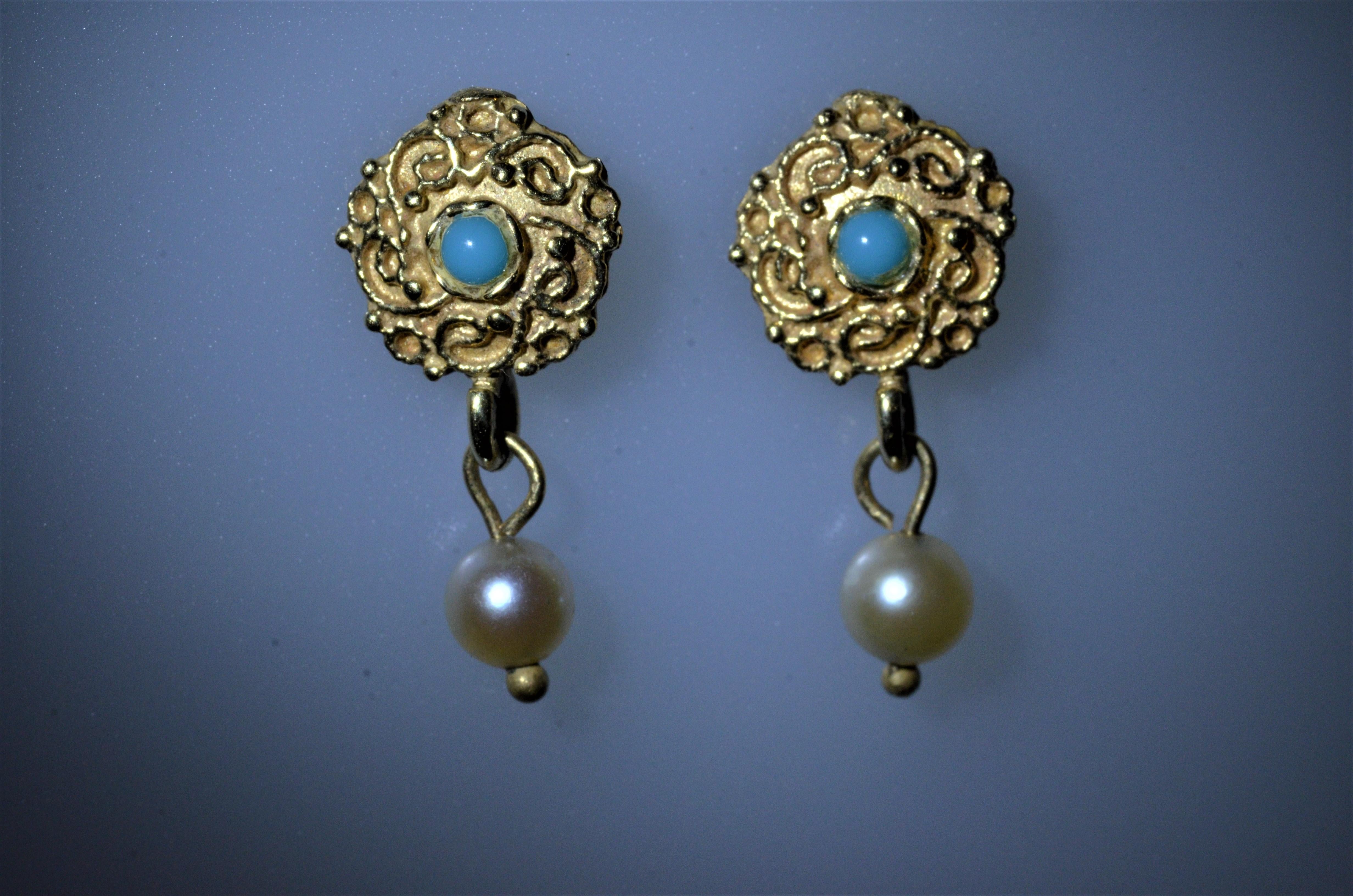 Retro Vintage Turquoise and Pearl Dangler Earrings in Yellow Gold For Sale