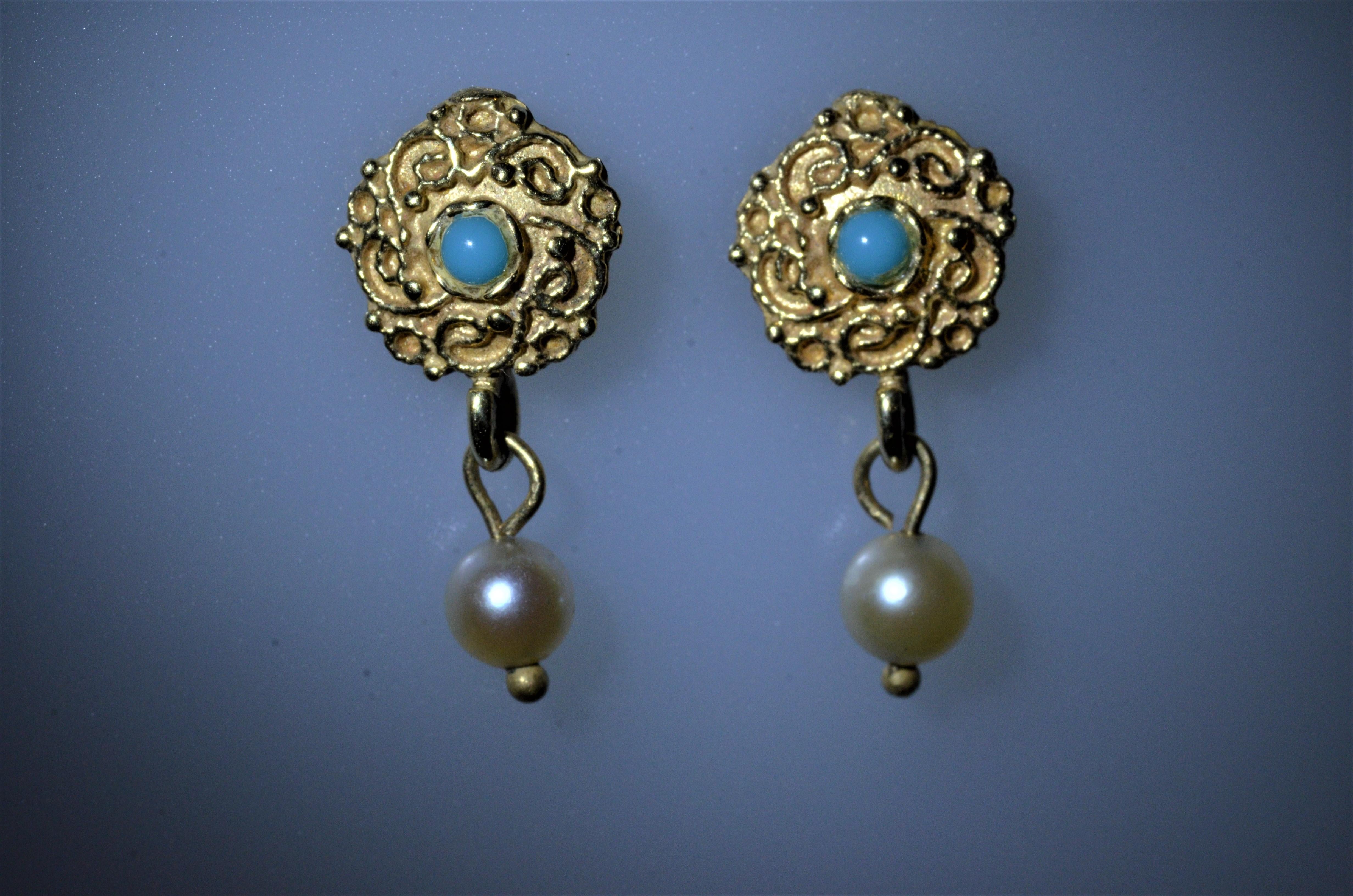 Vintage Turquoise and Pearl Dangler Earrings in Yellow Gold In Excellent Condition For Sale In Warrington, PA