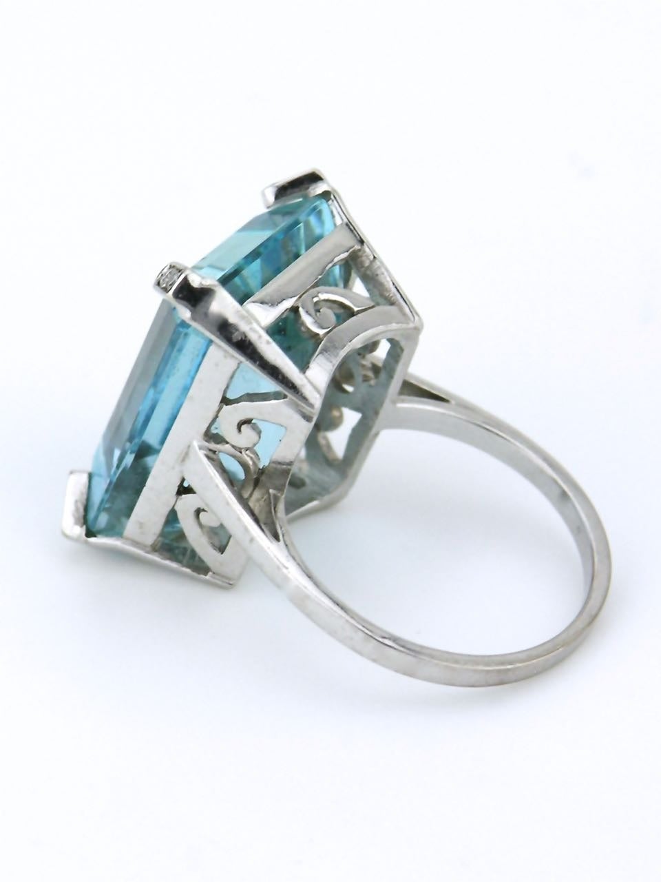 Aquamarine Diamond Gold Cocktail Ring In Good Condition For Sale In Potts Point, New South Wales