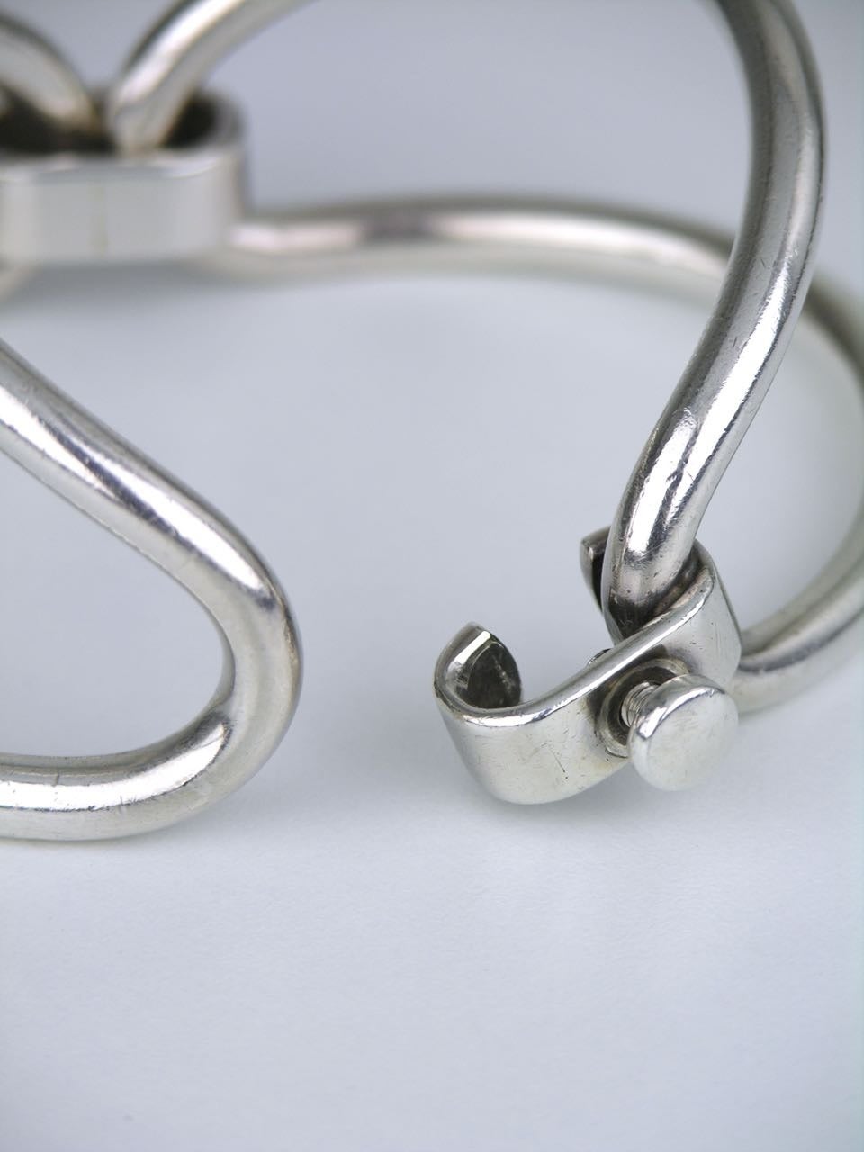 1960s Gucci Silver Double Loop Bracelet In Excellent Condition In Potts Point, New South Wales