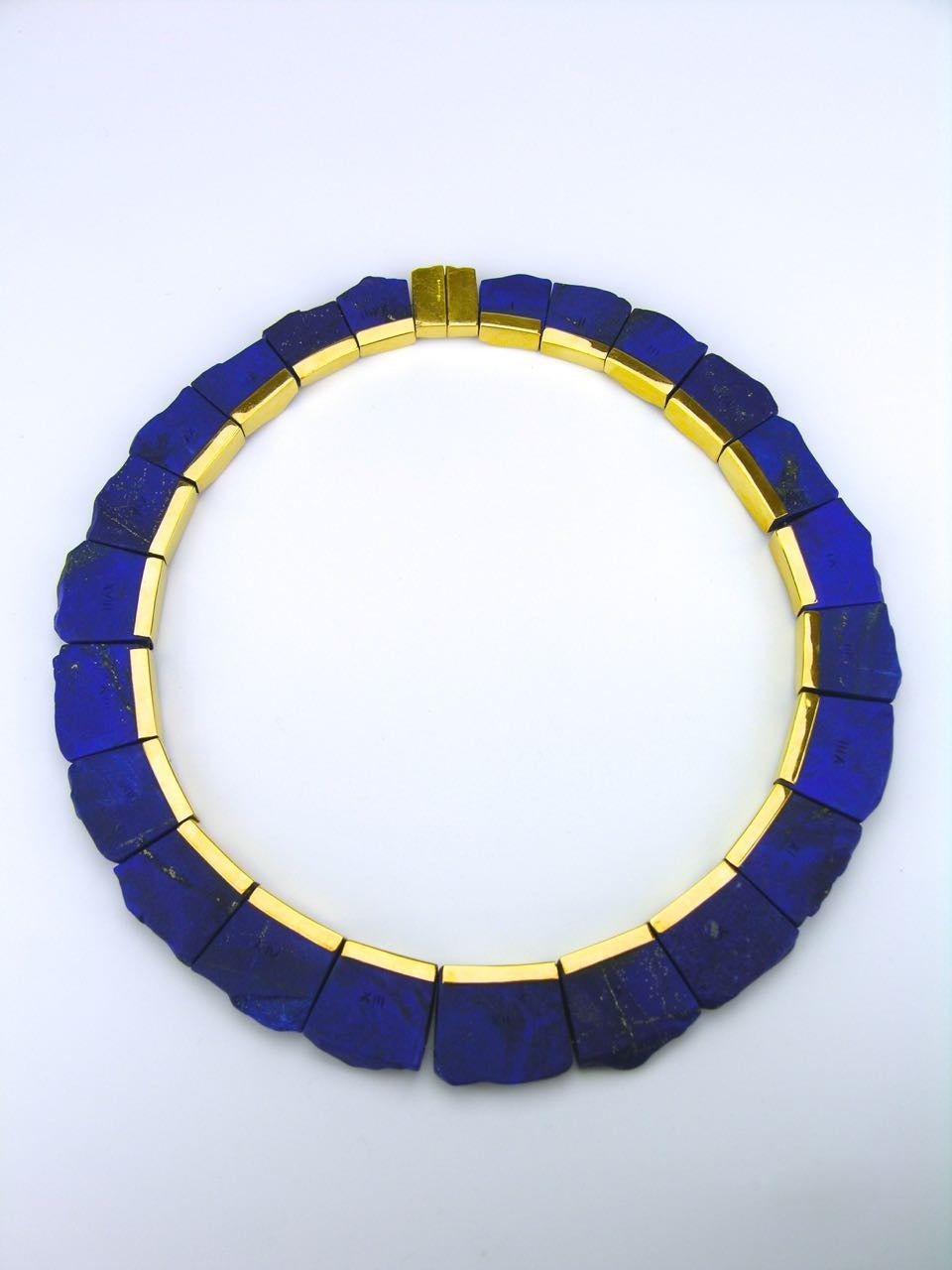 An 18ct yellow gold and lapis lazuli collier necklace composed of 