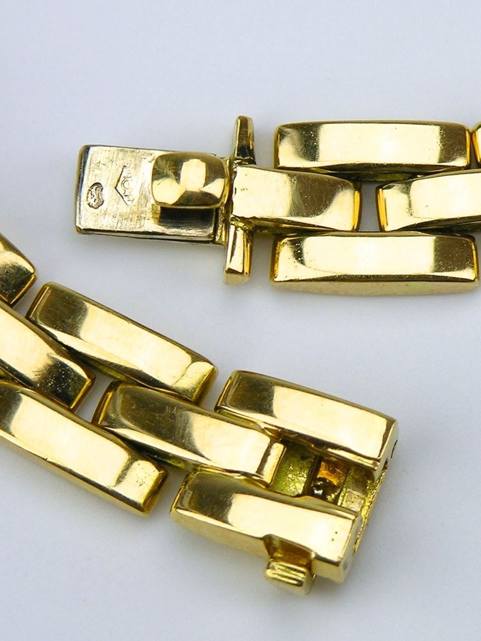 Cartier Maillon Panthere Three Row Gold Link Necklace In Excellent Condition In Potts Point, New South Wales