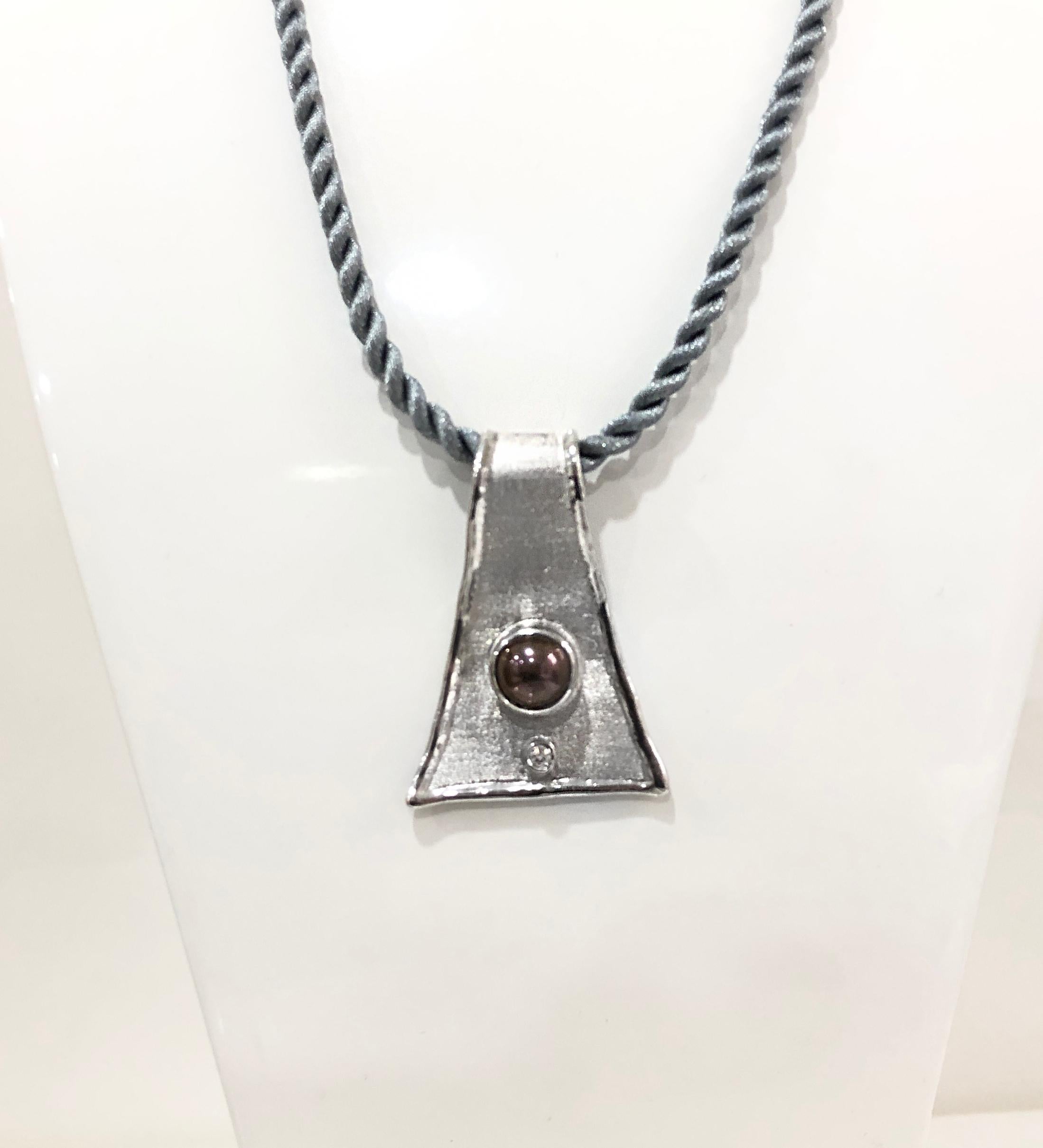 Yianni Creations Diamant-Set von Armband-Ohrringen und Anhänger mit dunklen Perlen im Angebot 1