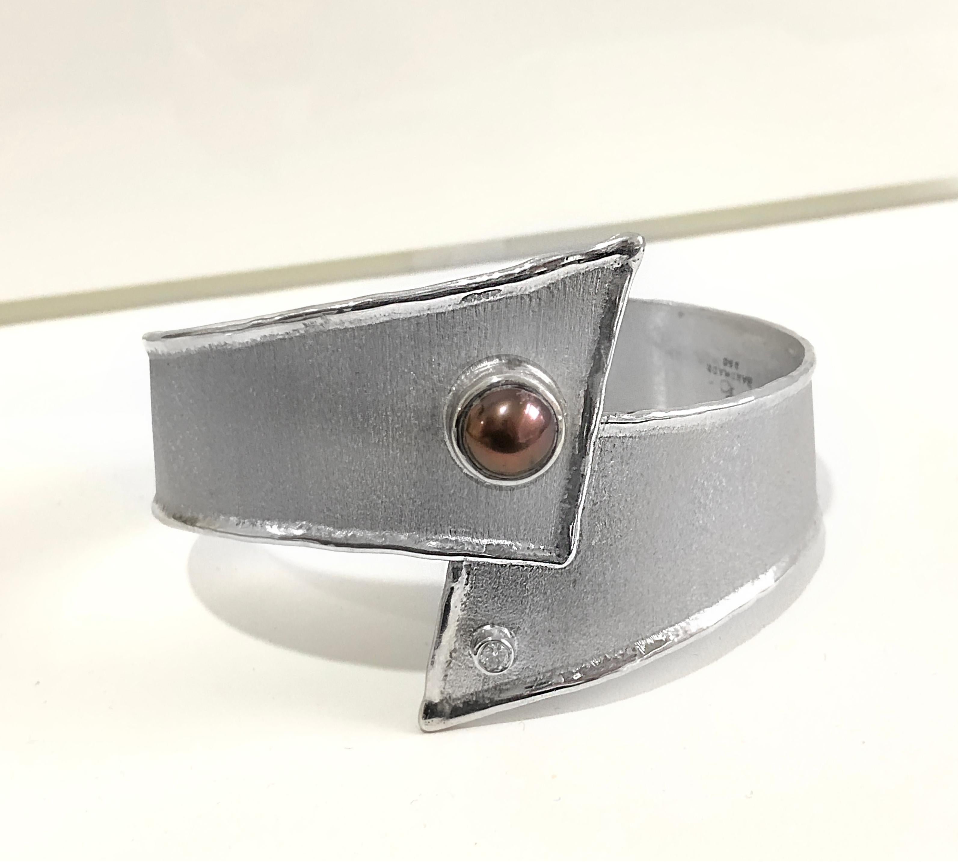 Yianni Creations Diamant-Set von Armband-Ohrringen und Anhänger mit dunklen Perlen (Zeitgenössisch) im Angebot