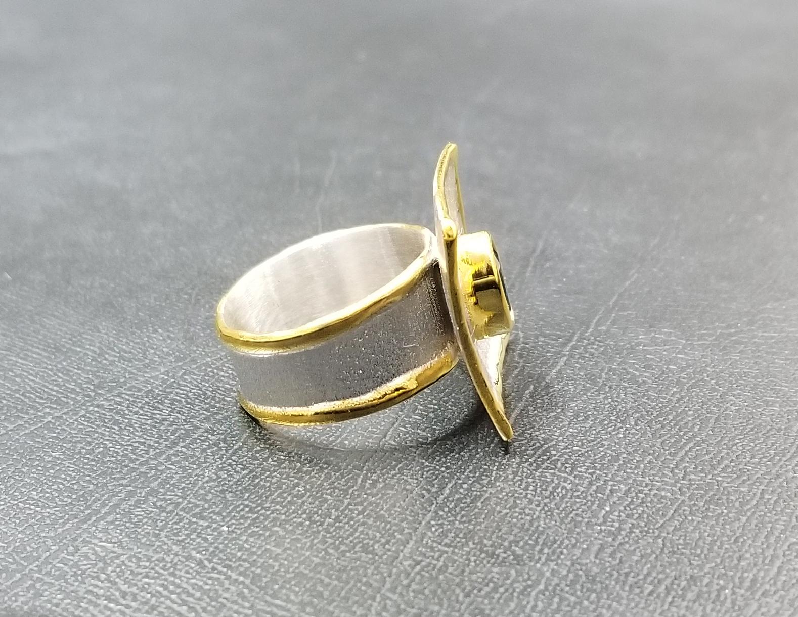 Yianni Kreationen Blauer Topas Feinsilber 24 Karat Gold Zweifarbiger Ring im Zustand „Neu“ im Angebot in Astoria, NY