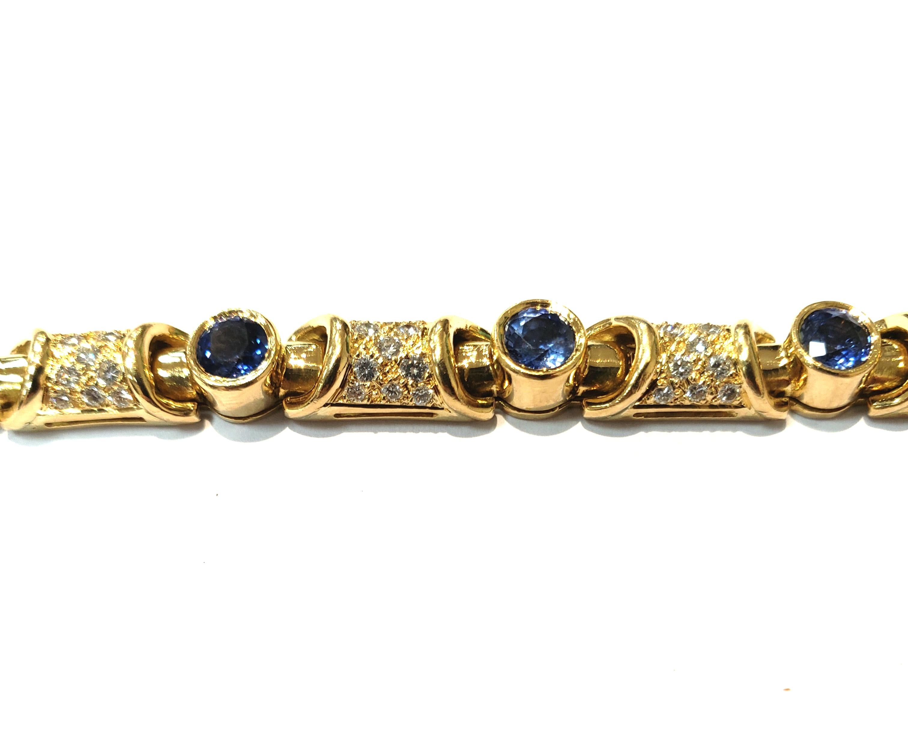 18 Karat Yellow Gold and Diamond Link Bracelet with Bezel Set Blue Sapphires In Good Condition For Sale In Red Bank, NJ