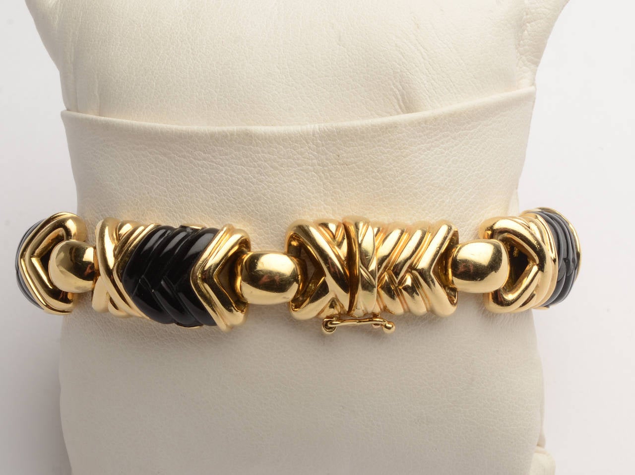 Carved Black Onyx Gold Bracelet In New Condition In Darnestown, MD