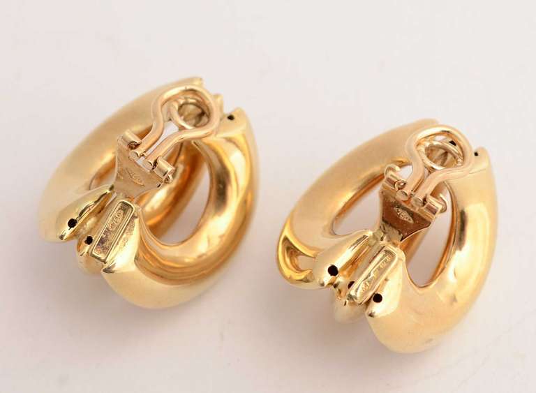 Three Lobe Gold Earrings In Excellent Condition For Sale In Darnestown, MD