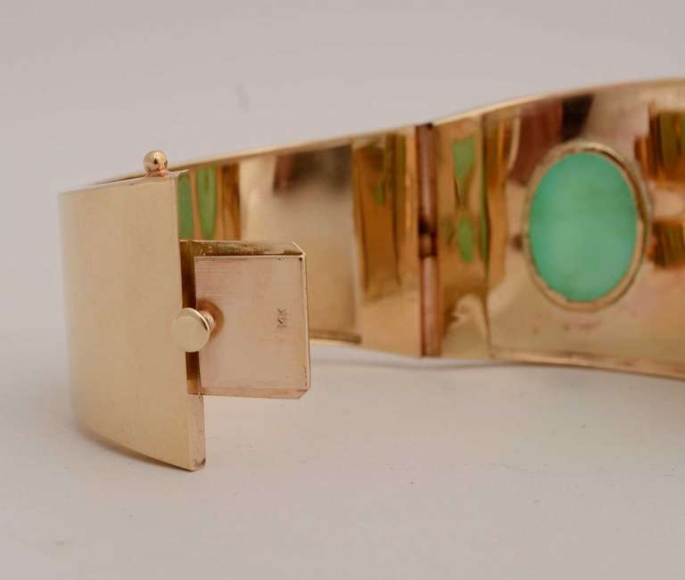 Hinged Cuff Bracelet with Chryoprase In New Condition For Sale In Darnestown, MD