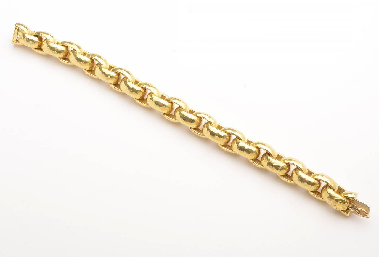 Paloma Picasso for Tiffany  gold links  bracelet. The 18 karat gold links links are hammered for a wonderful finish. Beautifully made clasp. The bracelet is 7 1/2
