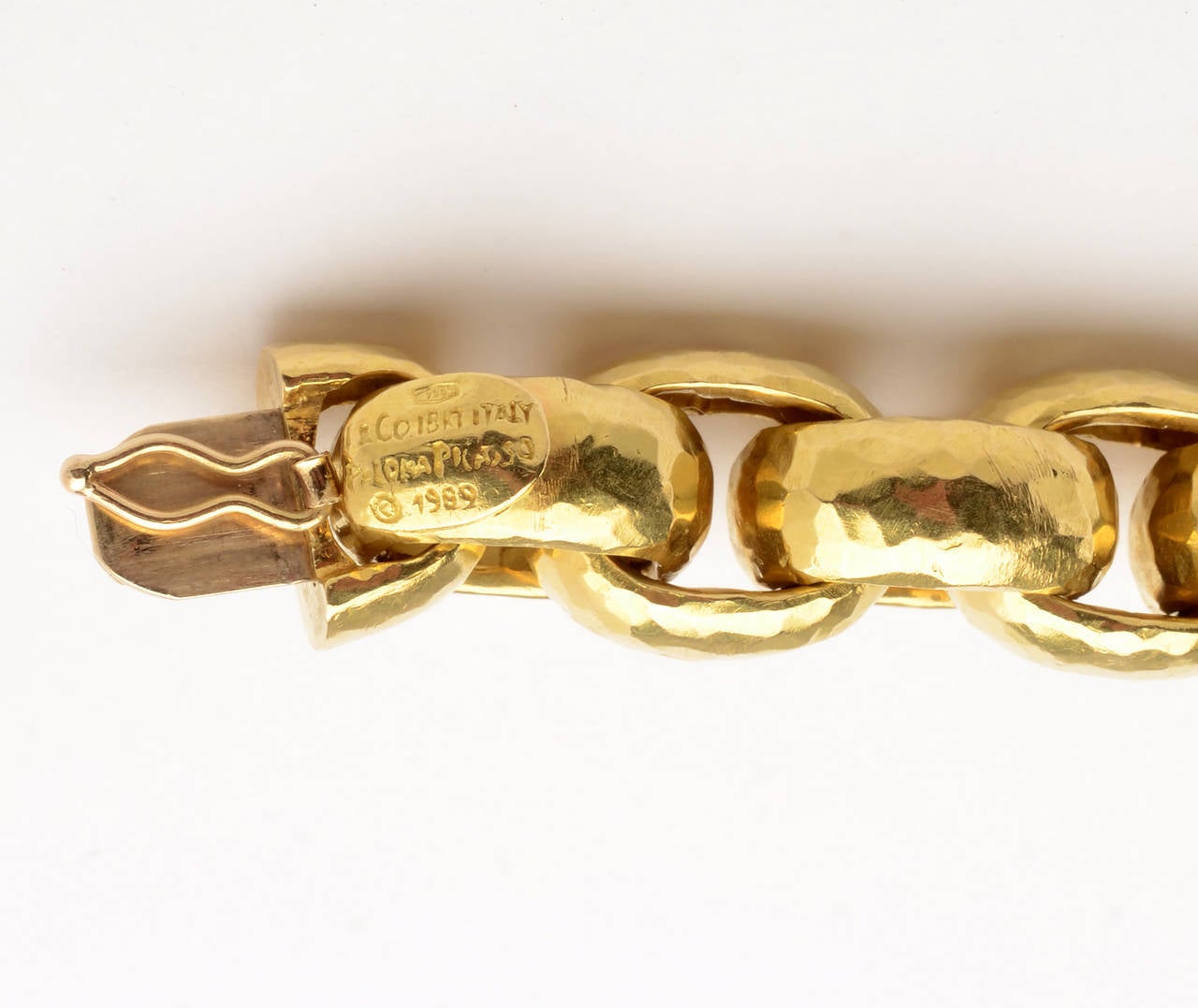 Tiffany & Co. Paloma Picasso Hammered Gold Link Bracelet In New Condition In Darnestown, MD