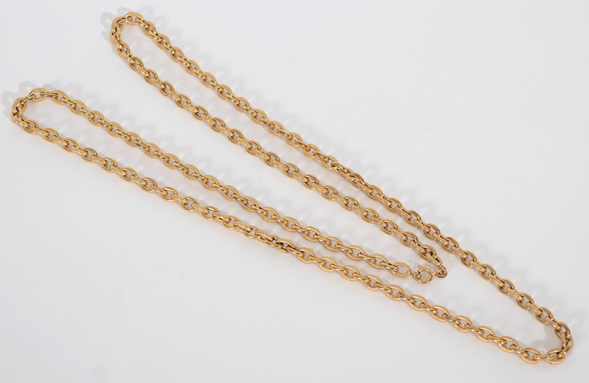 This long oval links gold chain is particularly versatile. It can be worn by itself;  with a pendant or doubled as a choker.
Smooth  links alternate with textured. It is 35 1/2