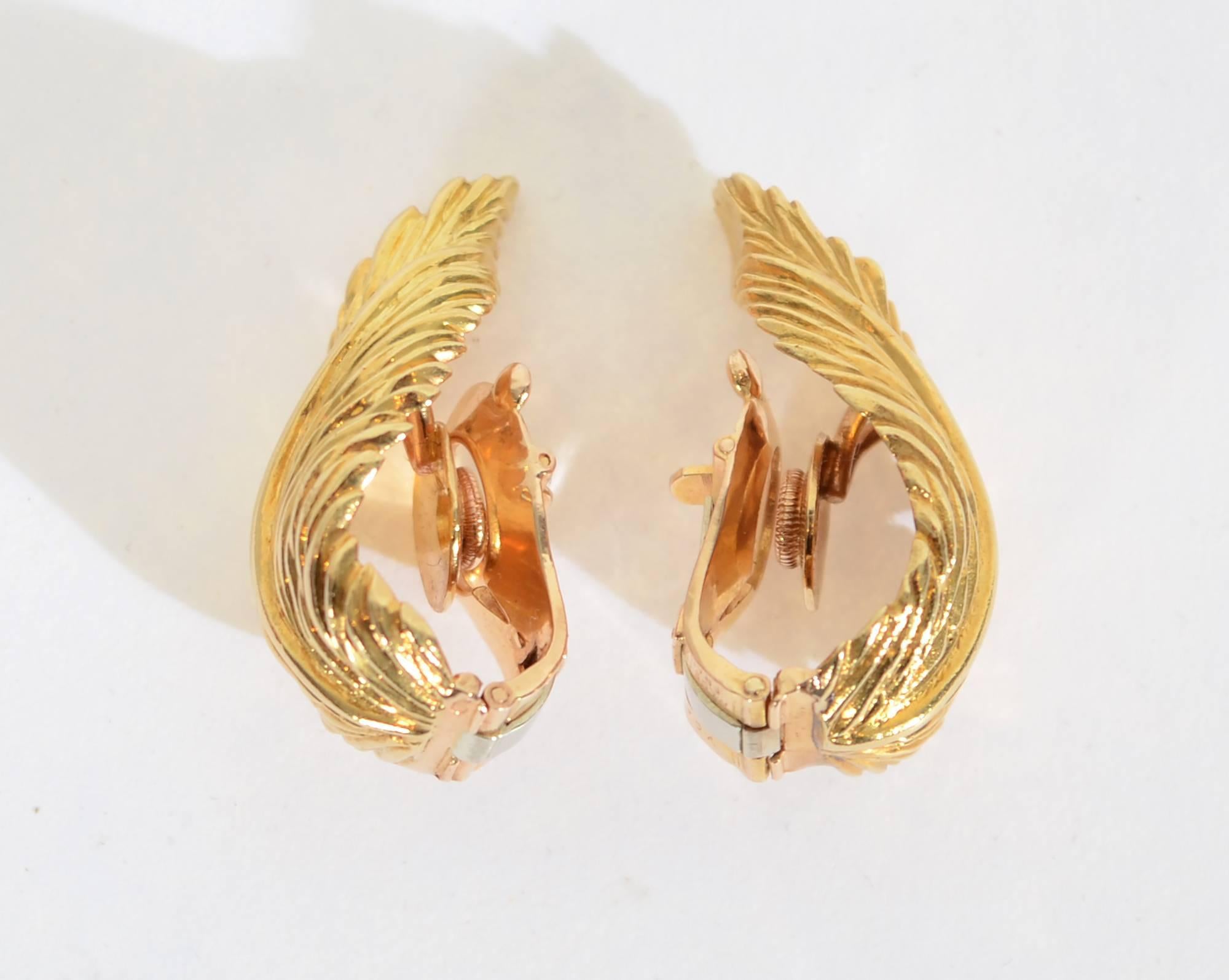 Women's 1970s Van Cleef & Arpels Gold Leaf Earrings