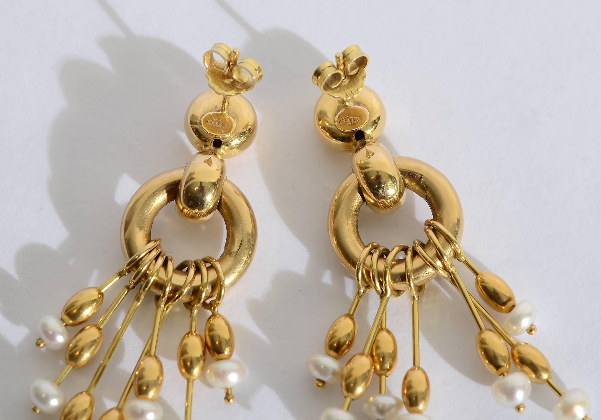 Pearl Gold Dangle Earrings In Excellent Condition In Darnestown, MD