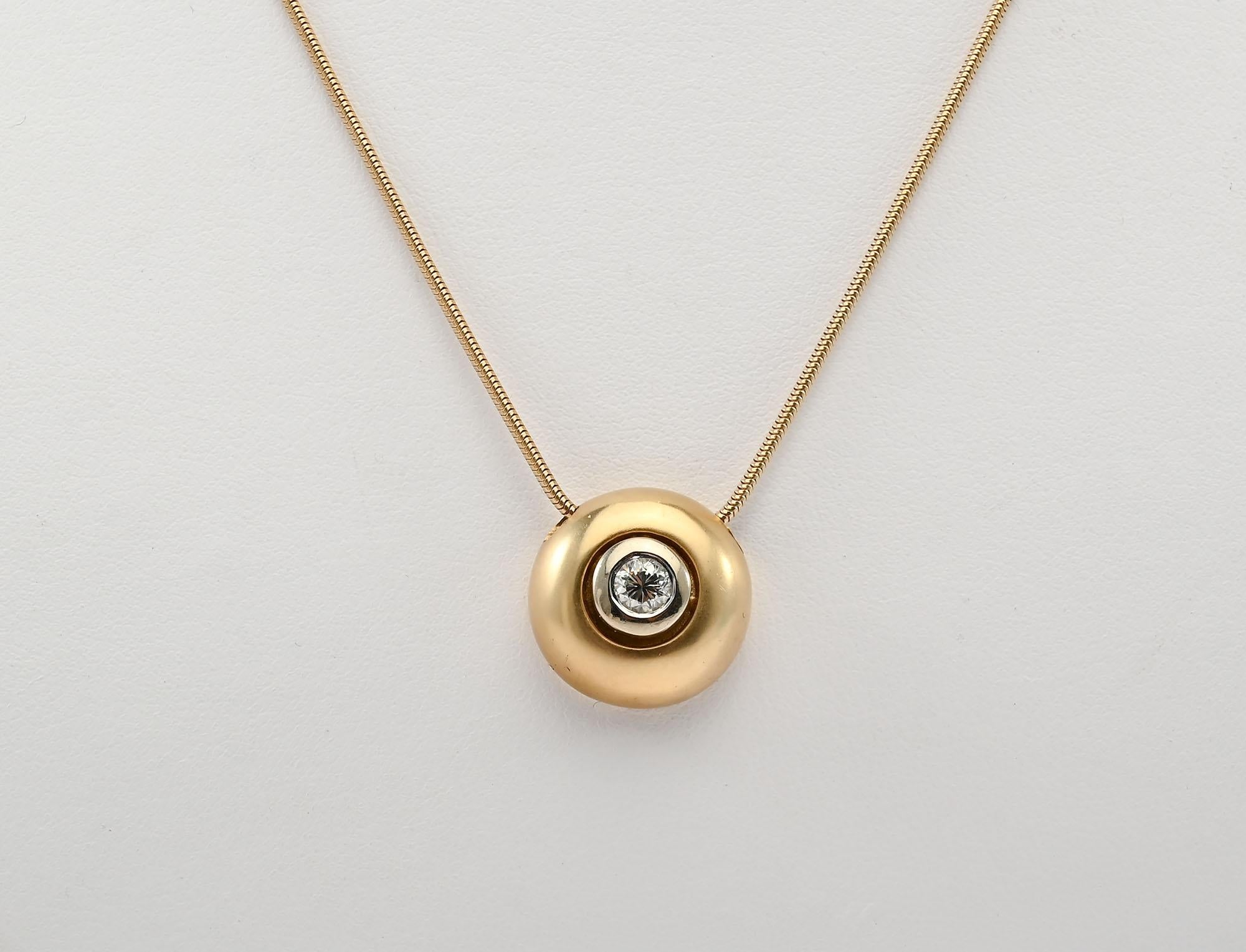 Moderno Collana con ciondolo di diamanti in vendita