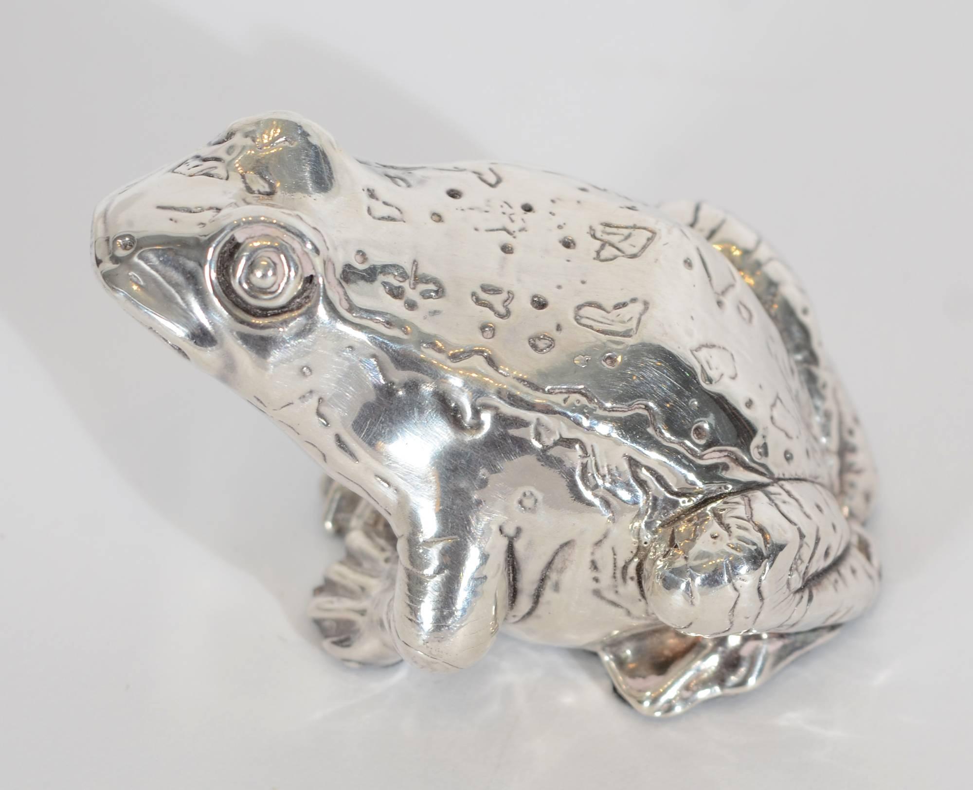 Silver Frog Table Ornament In Excellent Condition In Darnestown, MD