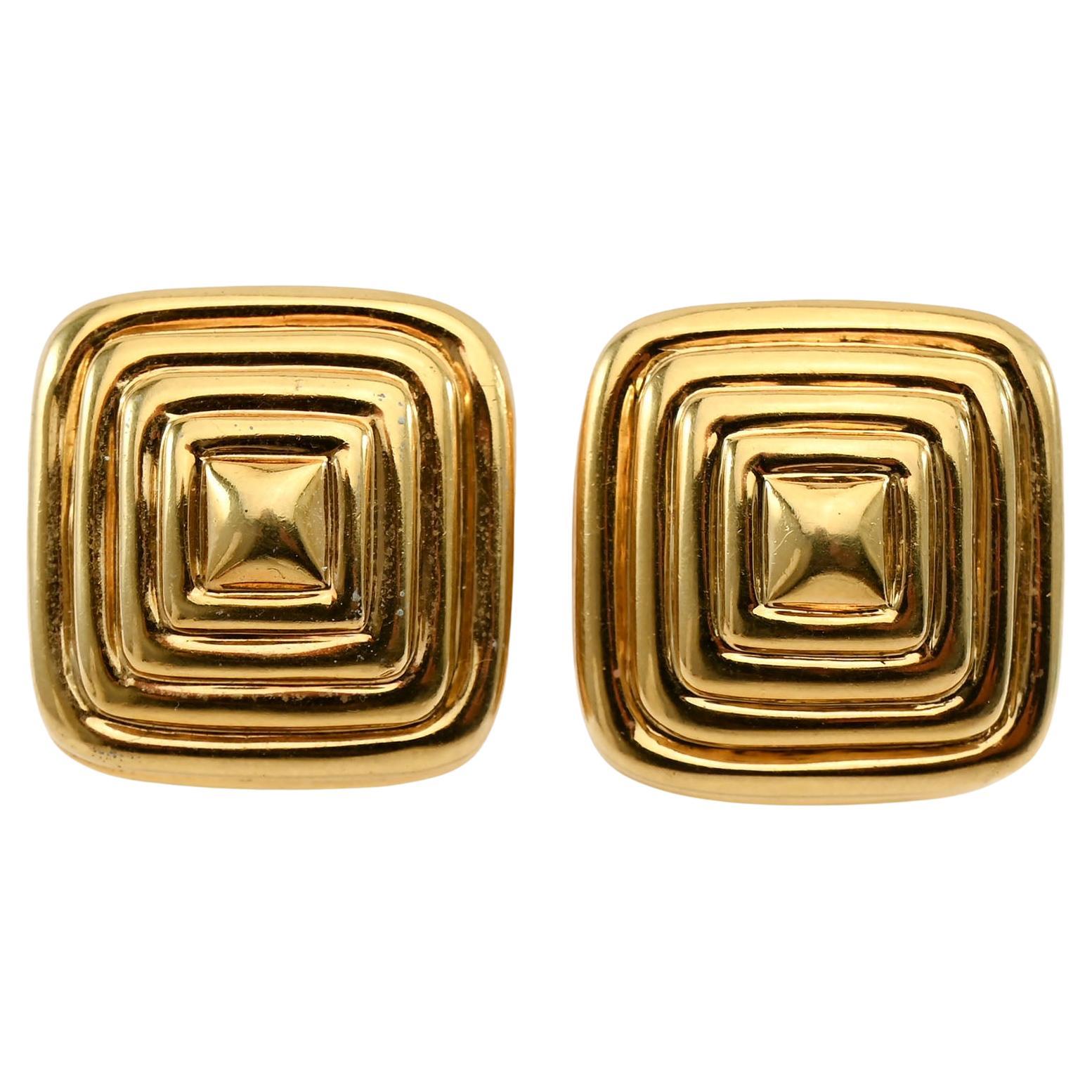 Boucles d'oreilles en or en forme de pyramide en vente