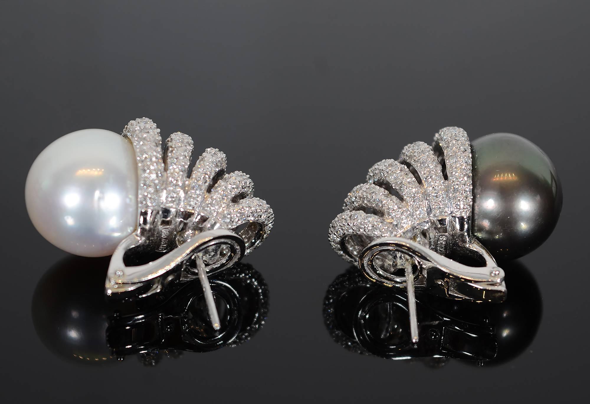 Women's Black and White Pearl Diamonds Earrings