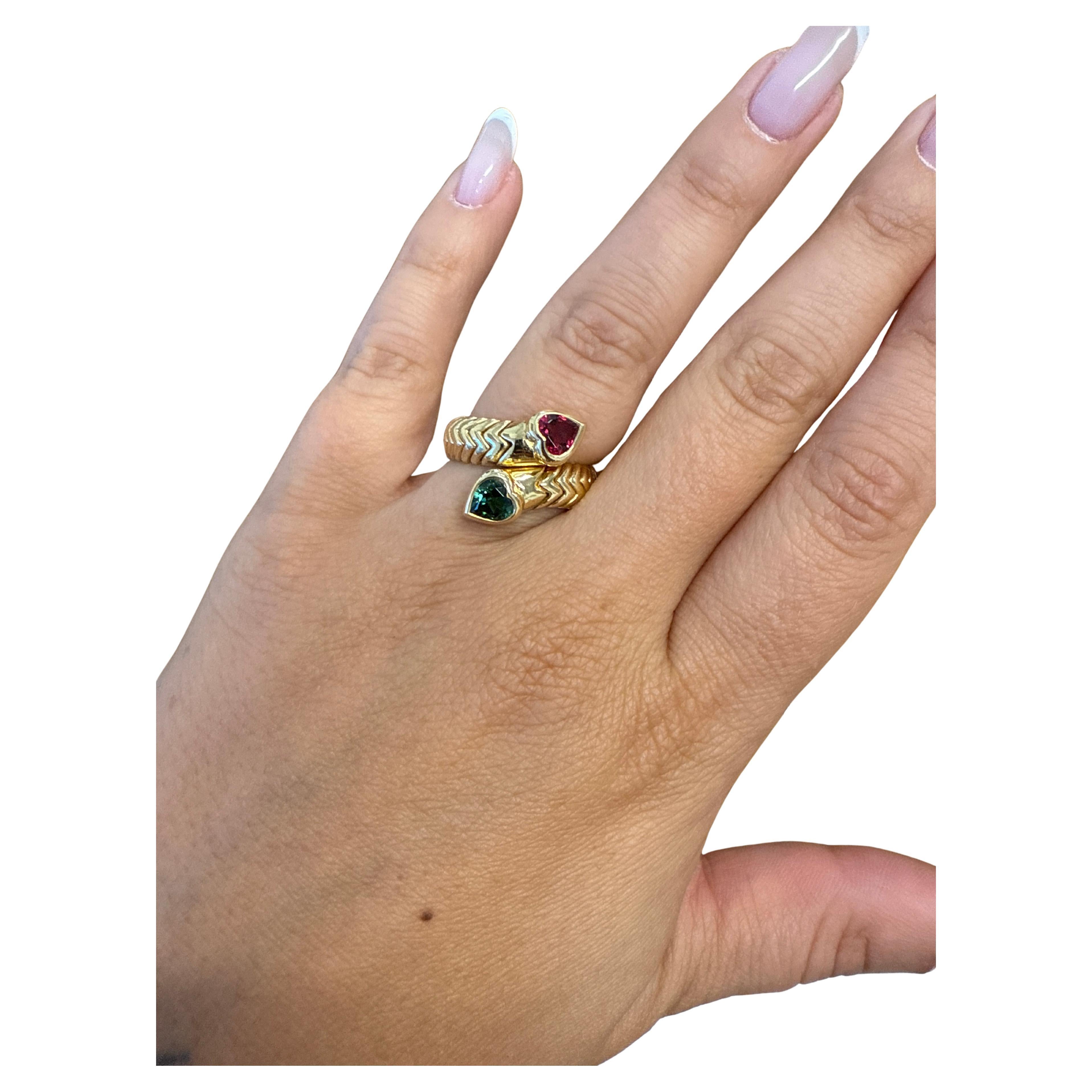 BVLGARI ITALY Spiga Collection 18k YG, Anello bypass con cuore in tormalina rosa e verde in vendita