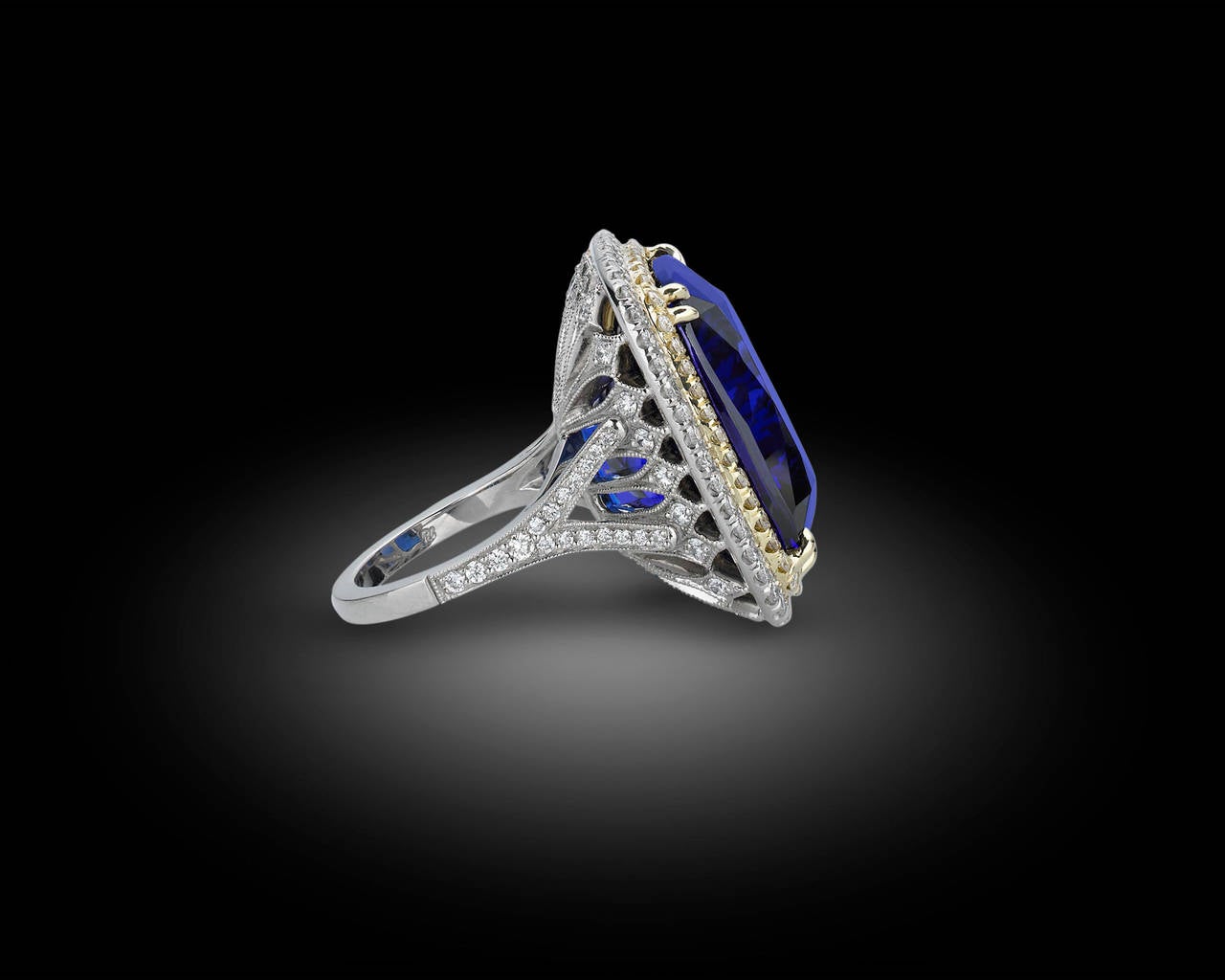 Untreated 35.54 Carat Tanzanite Diamond Ring In Excellent Condition In New Orleans, LA