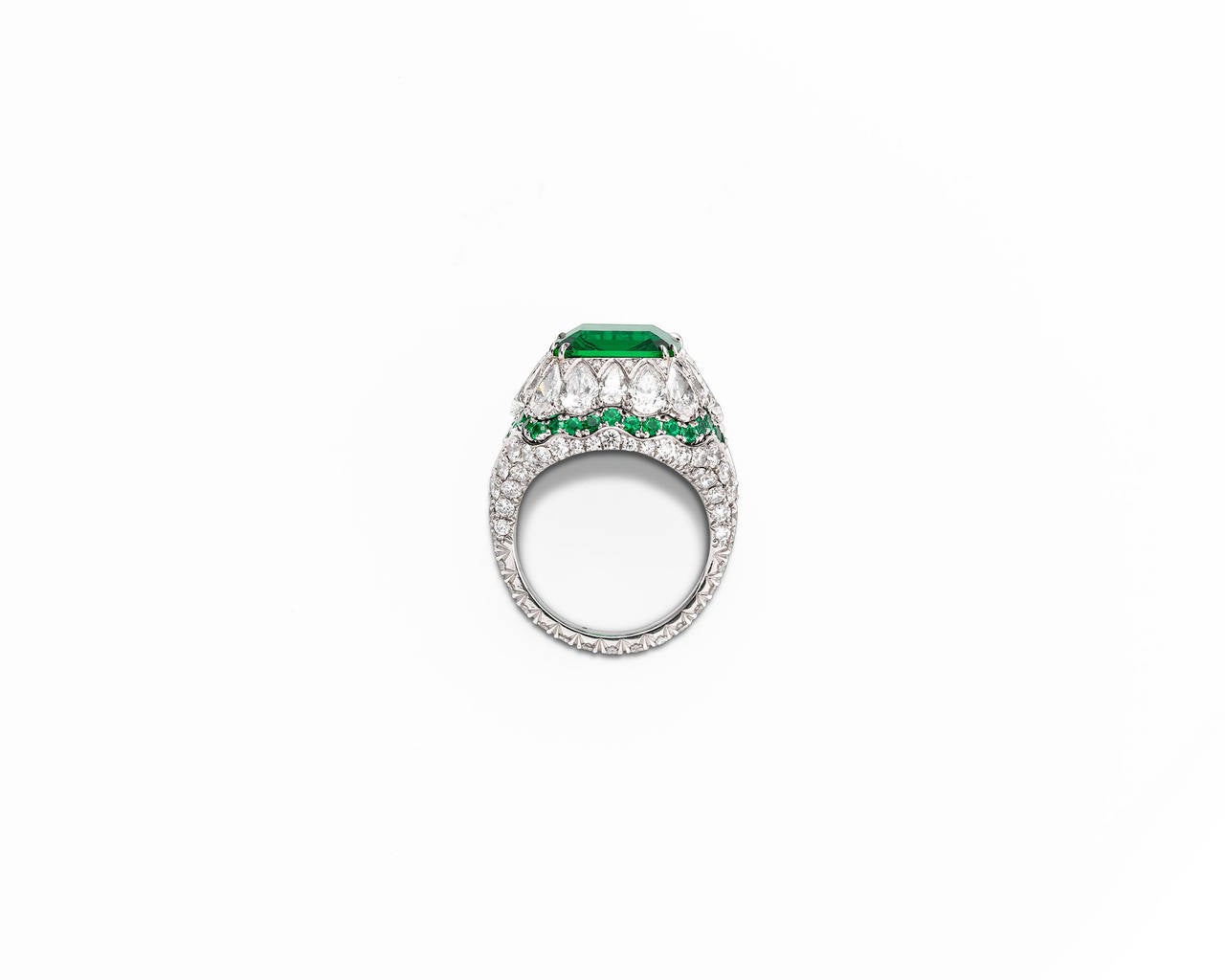 Untreated 4.31 Carat Emerald Diamond Platinum Ring In Excellent Condition In New Orleans, LA