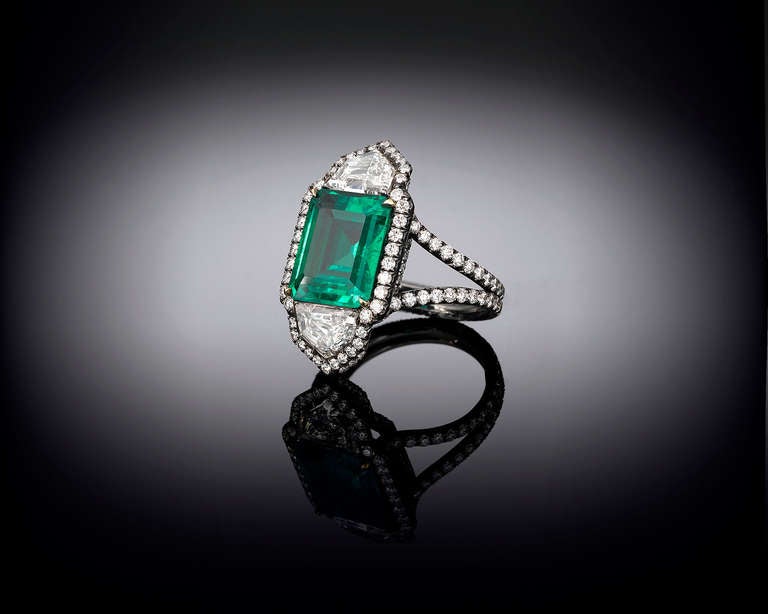 Contemporary Colombian 4.69 carat Emerald and Diamond Ring