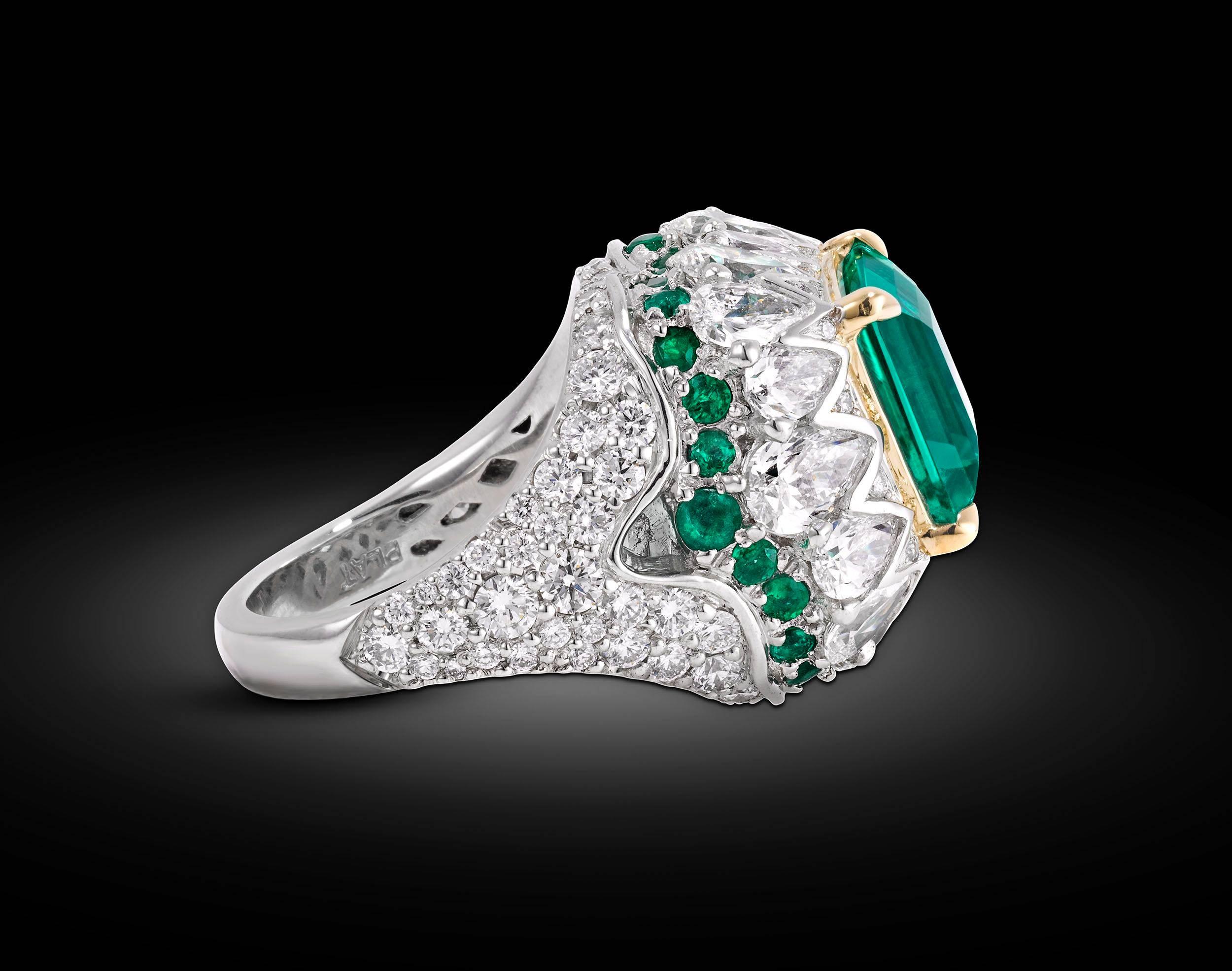 Women's Untreated 5.66 Carat Colombian Emerald Diamond Gold Ring