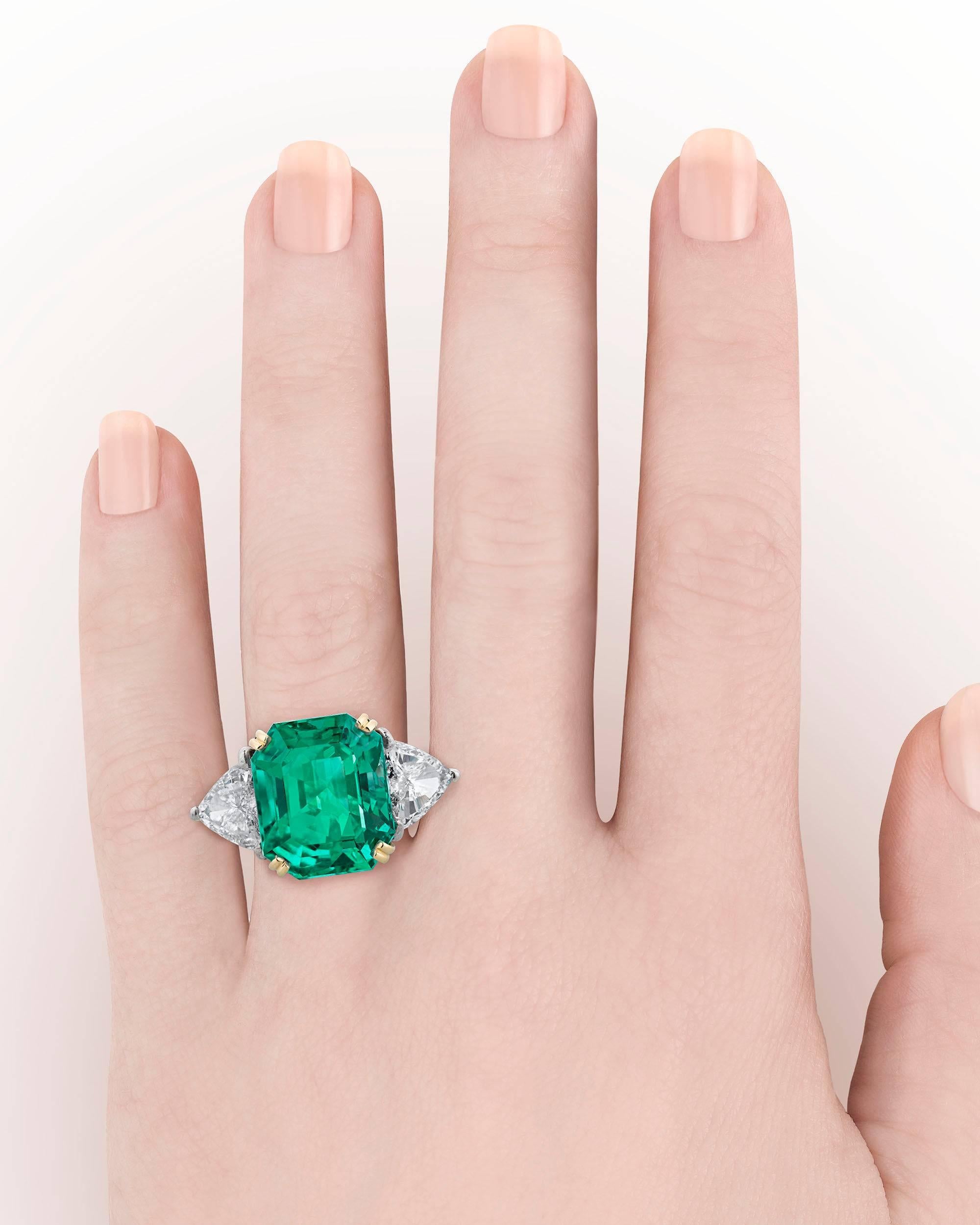 Colombian Emerald Diamond Gold Ring In Excellent Condition In New Orleans, LA