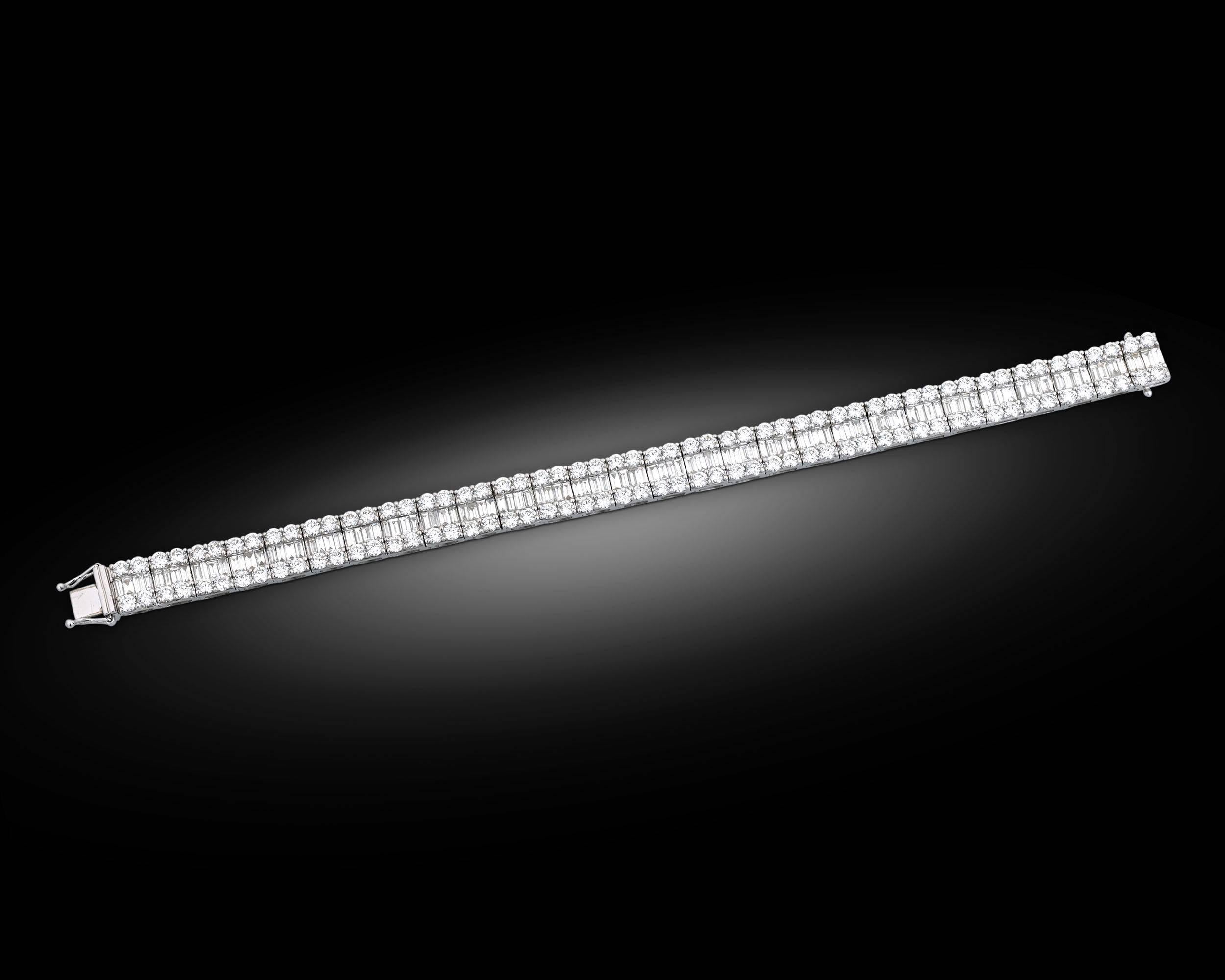 Contemporary 12.11 Carats Round-Cut White Diamonds Gold Bracelet 