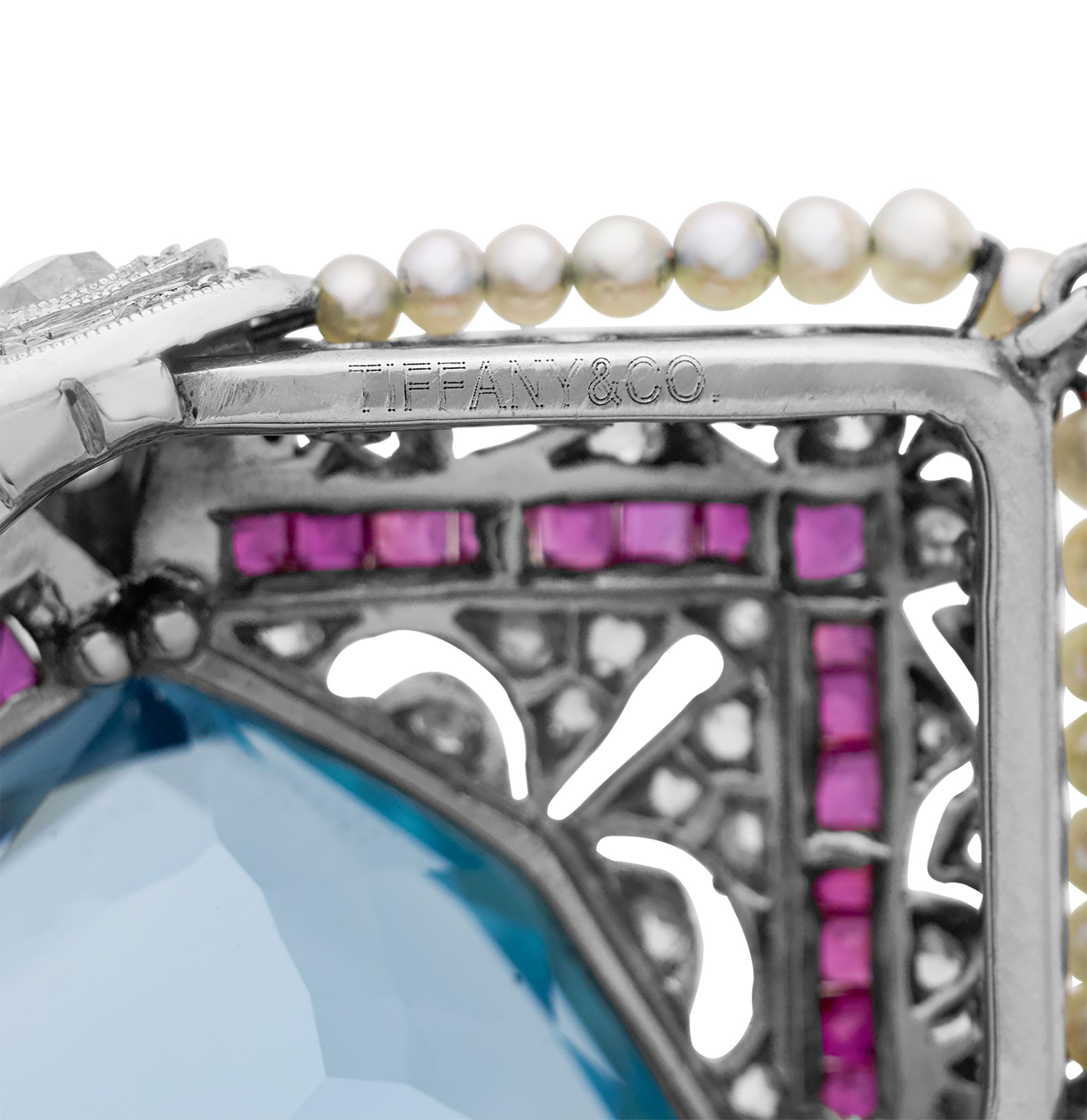 Taglio cuscino Tiffany & Co. Collana con ciondolo di acquamarina, 40,00 carati in vendita