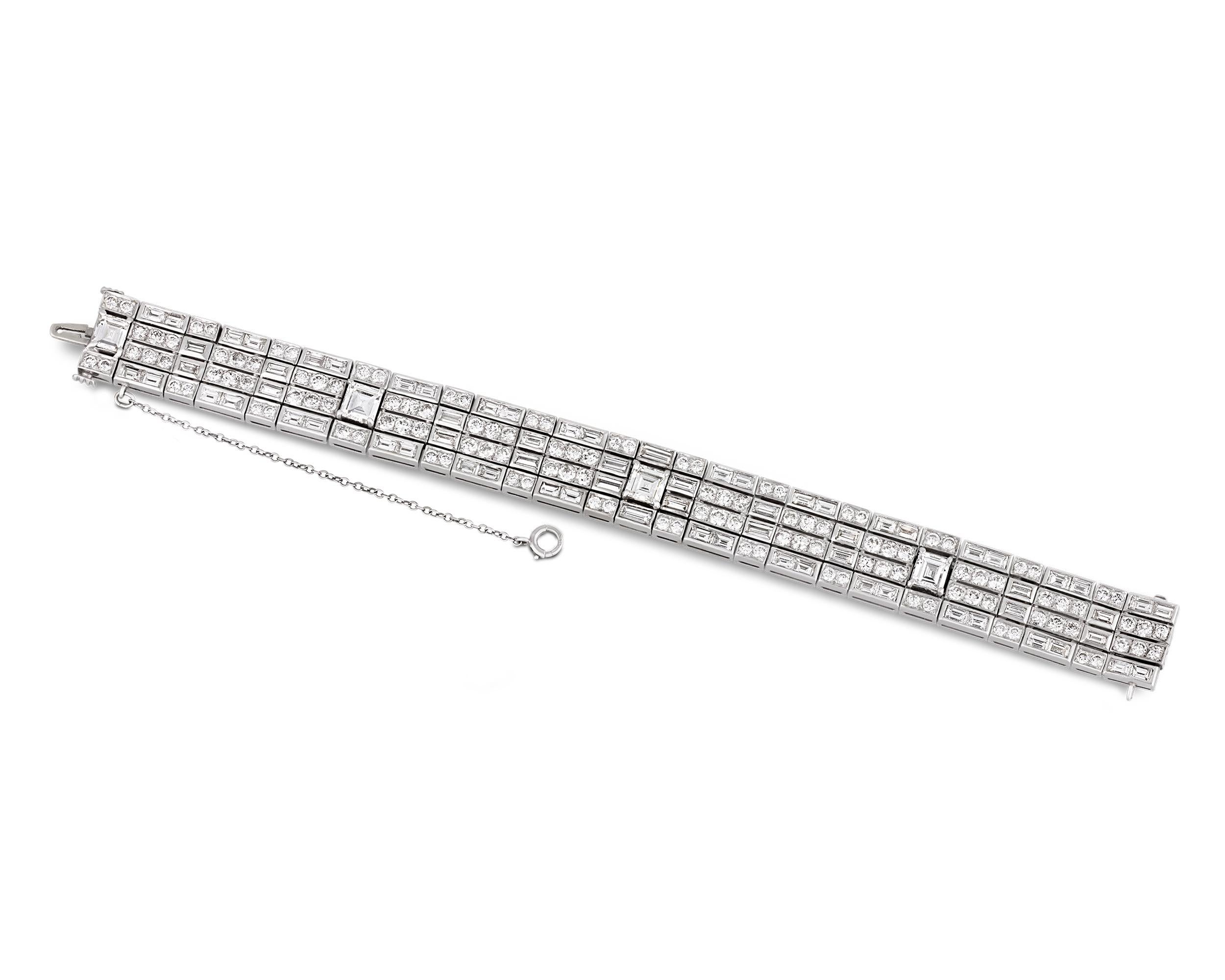 Ce bracelet en diamants d'un classicisme stupéfiant a appartenu à l'emblématique Mary Tyler Moore. Brillant de plus de 150 diamants de taille mixte de couleur G-H et de pureté VS, ce bracelet enveloppe le poignet d'un éclat époustouflant sous tous