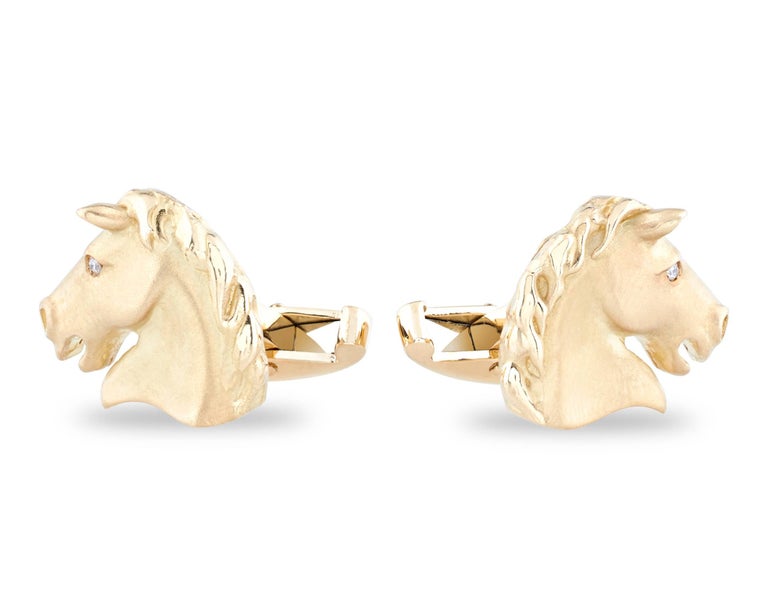 This handsome pair of 18K yellow gold horse cufflinks is simply adorned with two white diamonds accents at the eye.

Hallmarked 750 with anchor assay mark of Birmingham, England

5/8