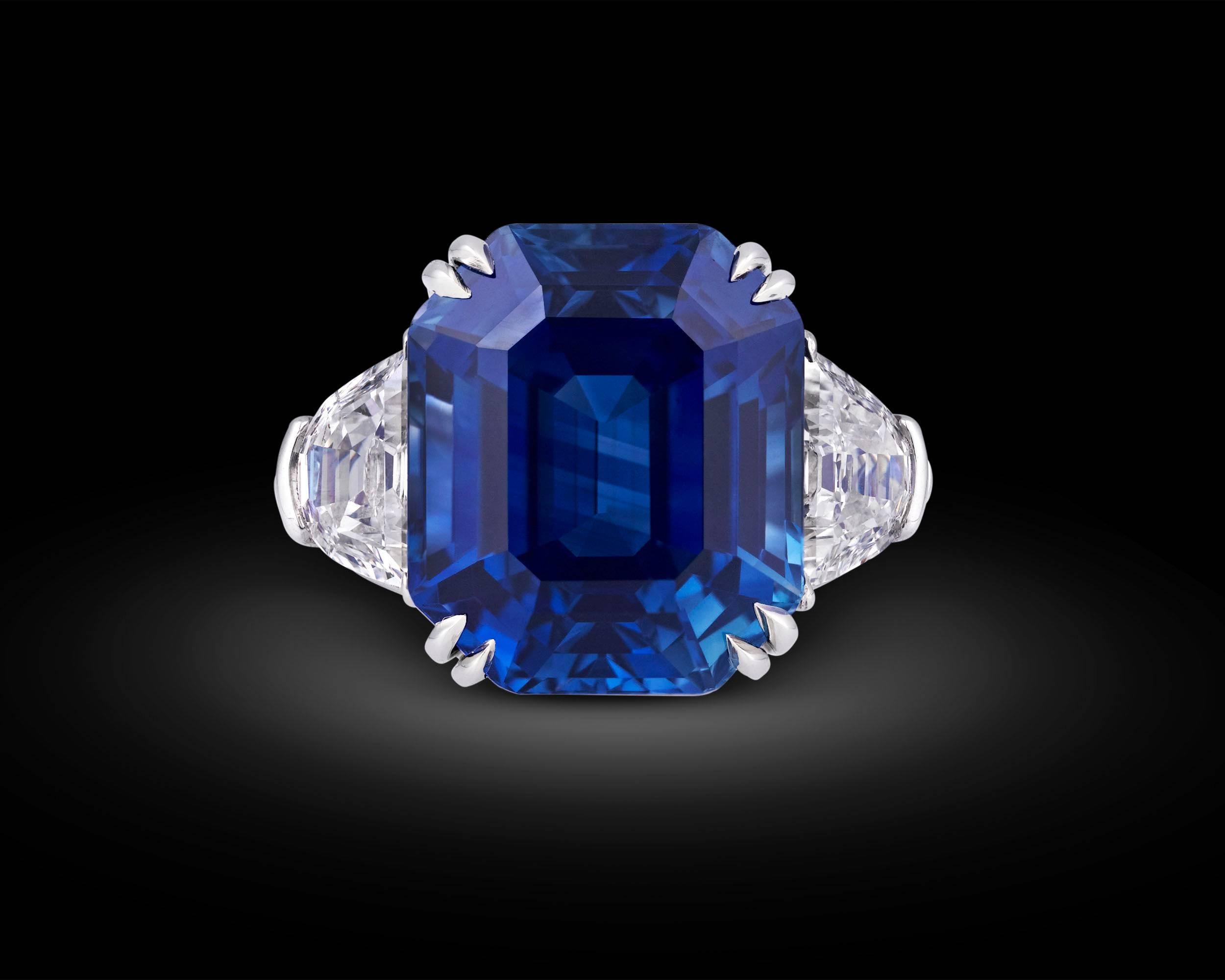 Moderne 18.50 Carat Kashmir Sapphire Diamond Platinum Ring