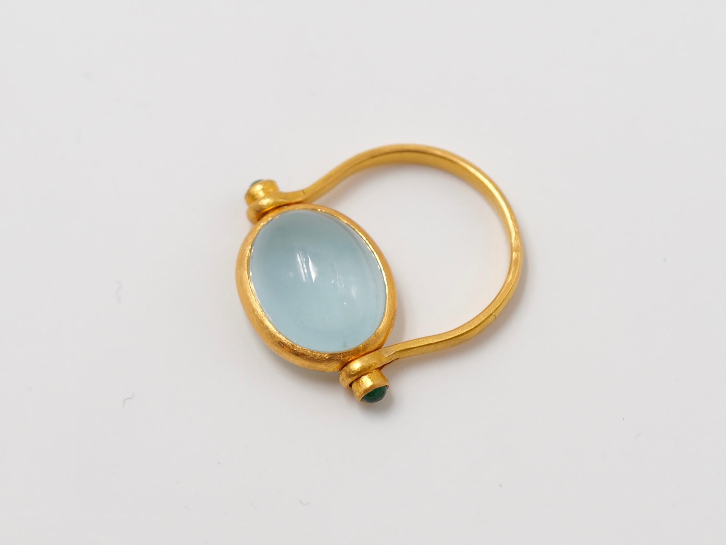Scrives Aquamarine Emerald Cabochon 22 Karat Gold Turning Ring 2