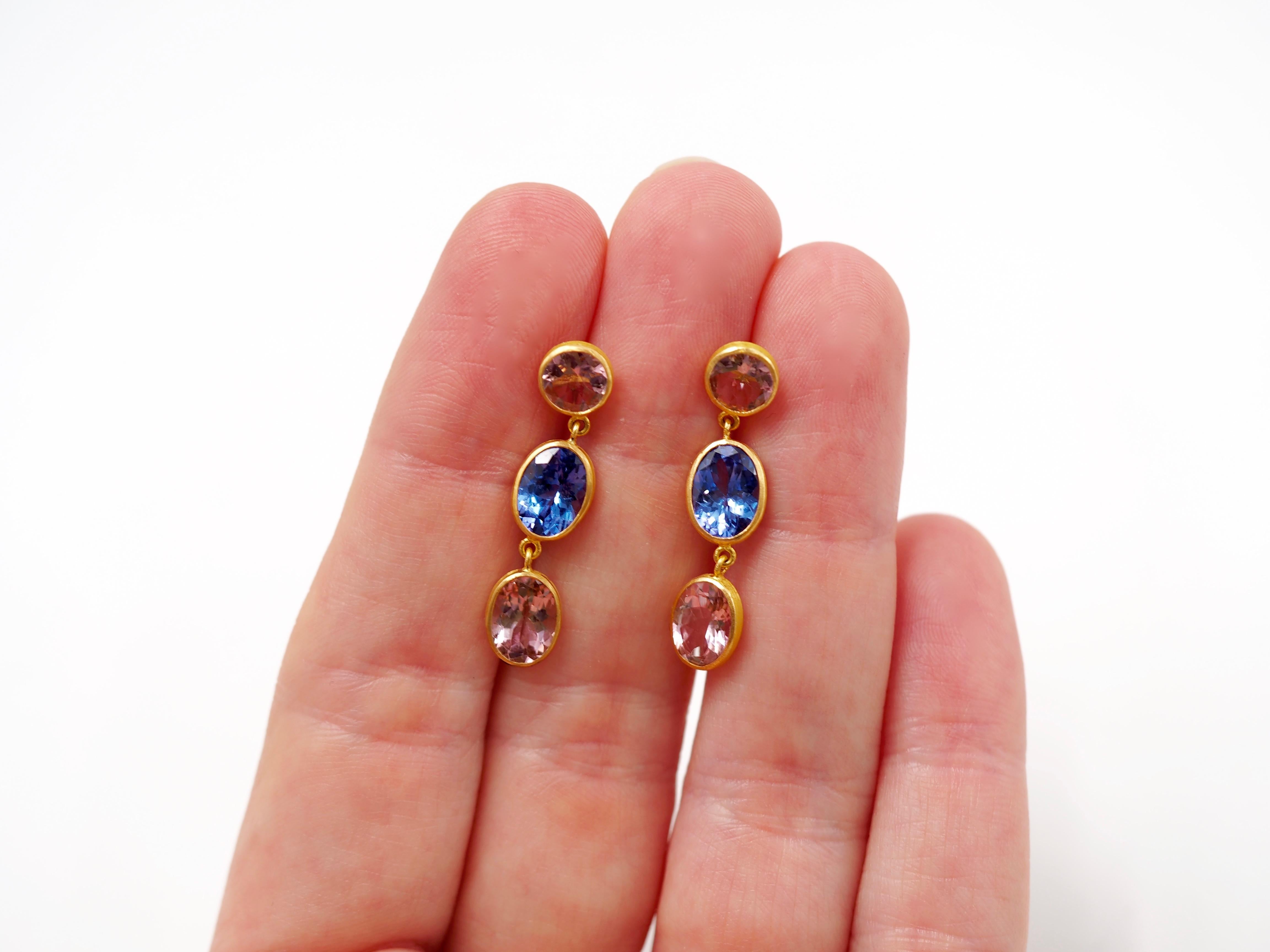 Scrives Tanzanite Pink Tourmaline Oval 22 karat Gold Handmade Stud Earrings In New Condition For Sale In Paris, Paris