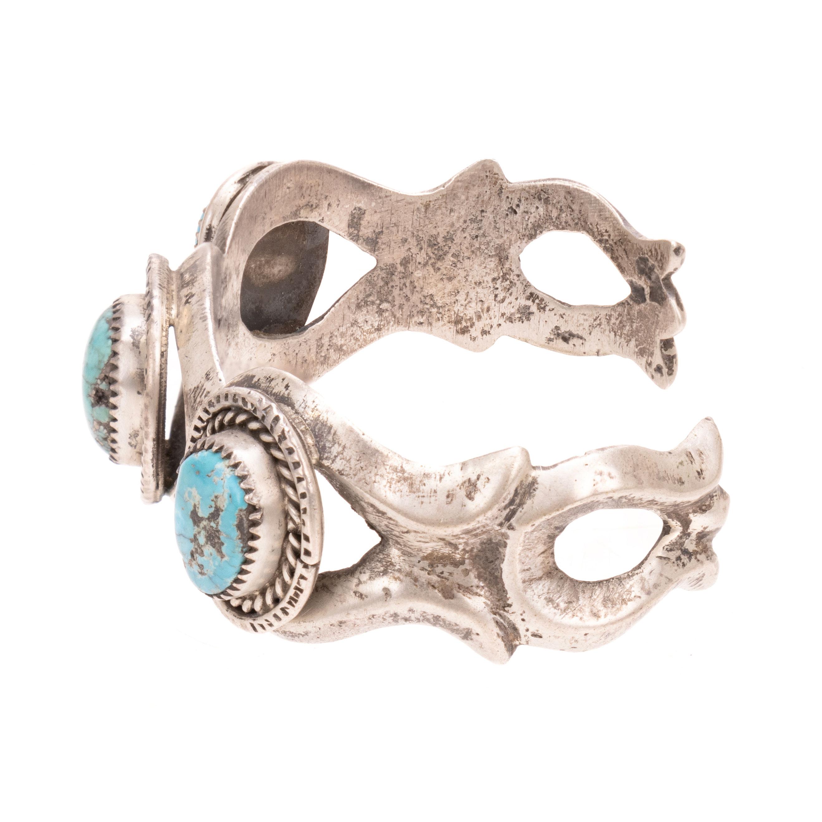 Amérindien Bracelet en argent coulé avec turquoise et sable de Navajo en vente