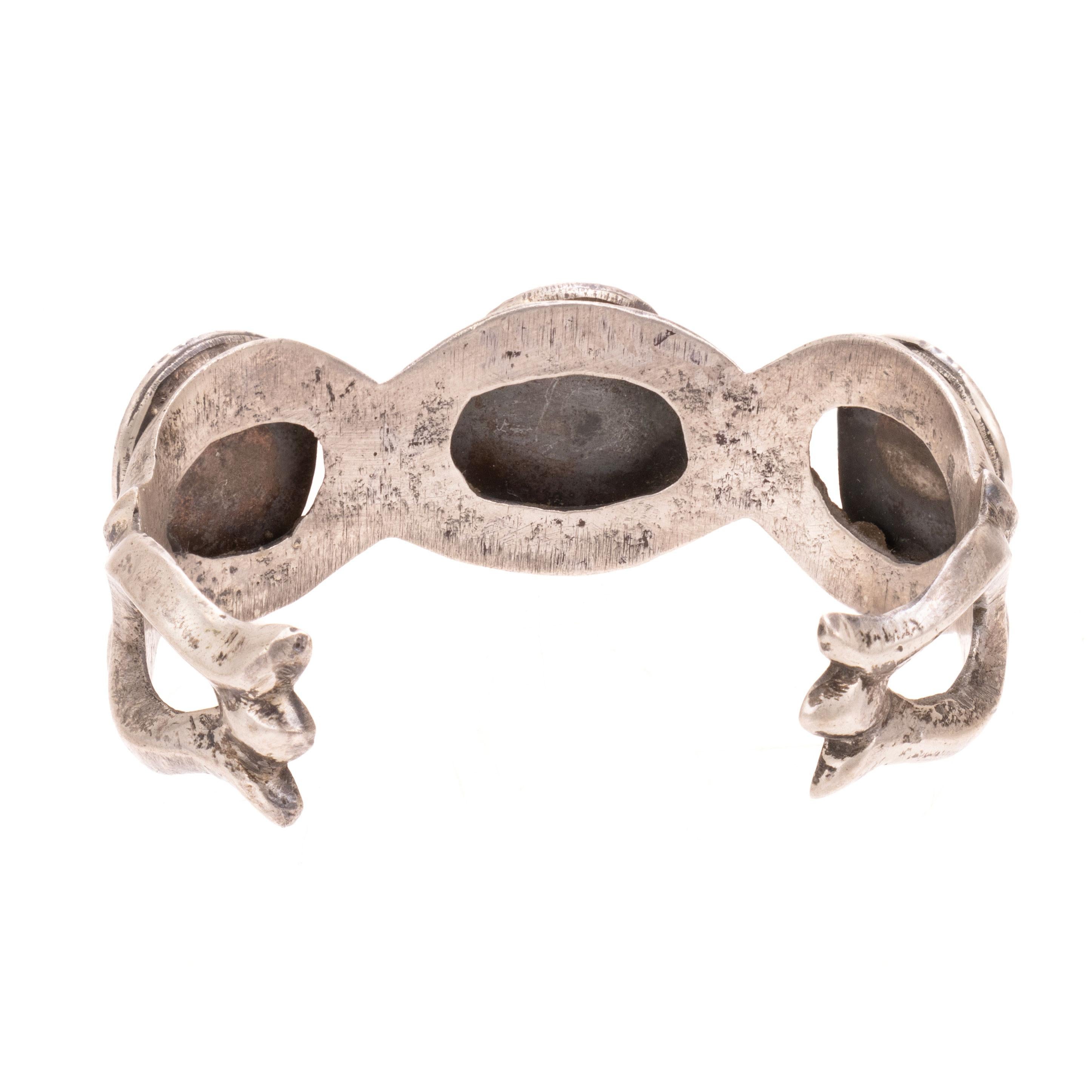 Taille vieille mine Bracelet en argent coulé avec turquoise et sable de Navajo en vente