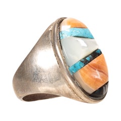 Anillo vintage de Zuni con incrustaciones de varias piedras y plata de ley