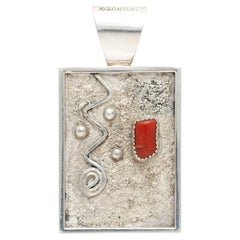 Pendentif en argent sterling et corail rouge de style Navajo, par Cody Hunter