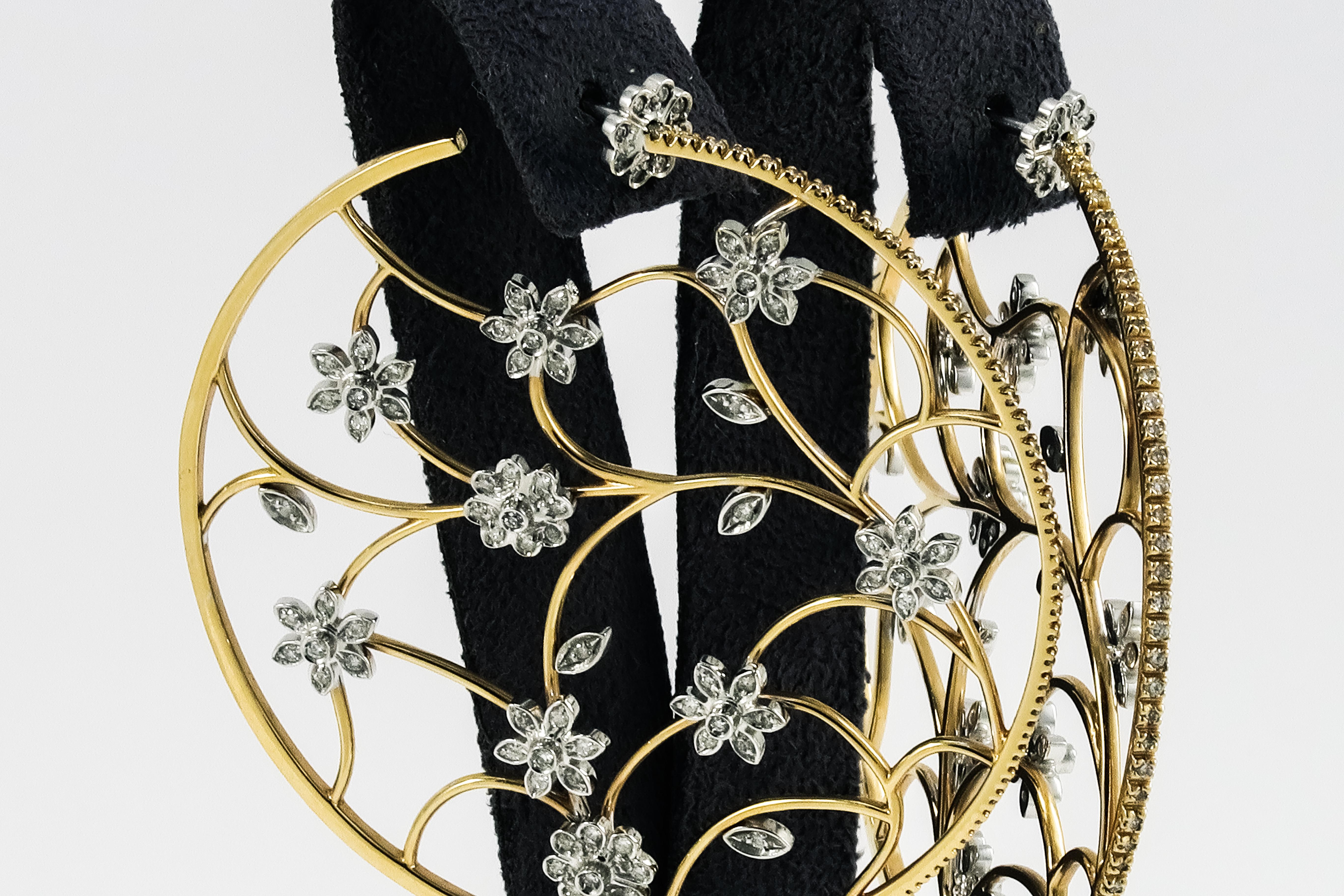 Women's 18 Karat Yellow Gold and Diamonds Openwork Hoop Earrings with Flower Details