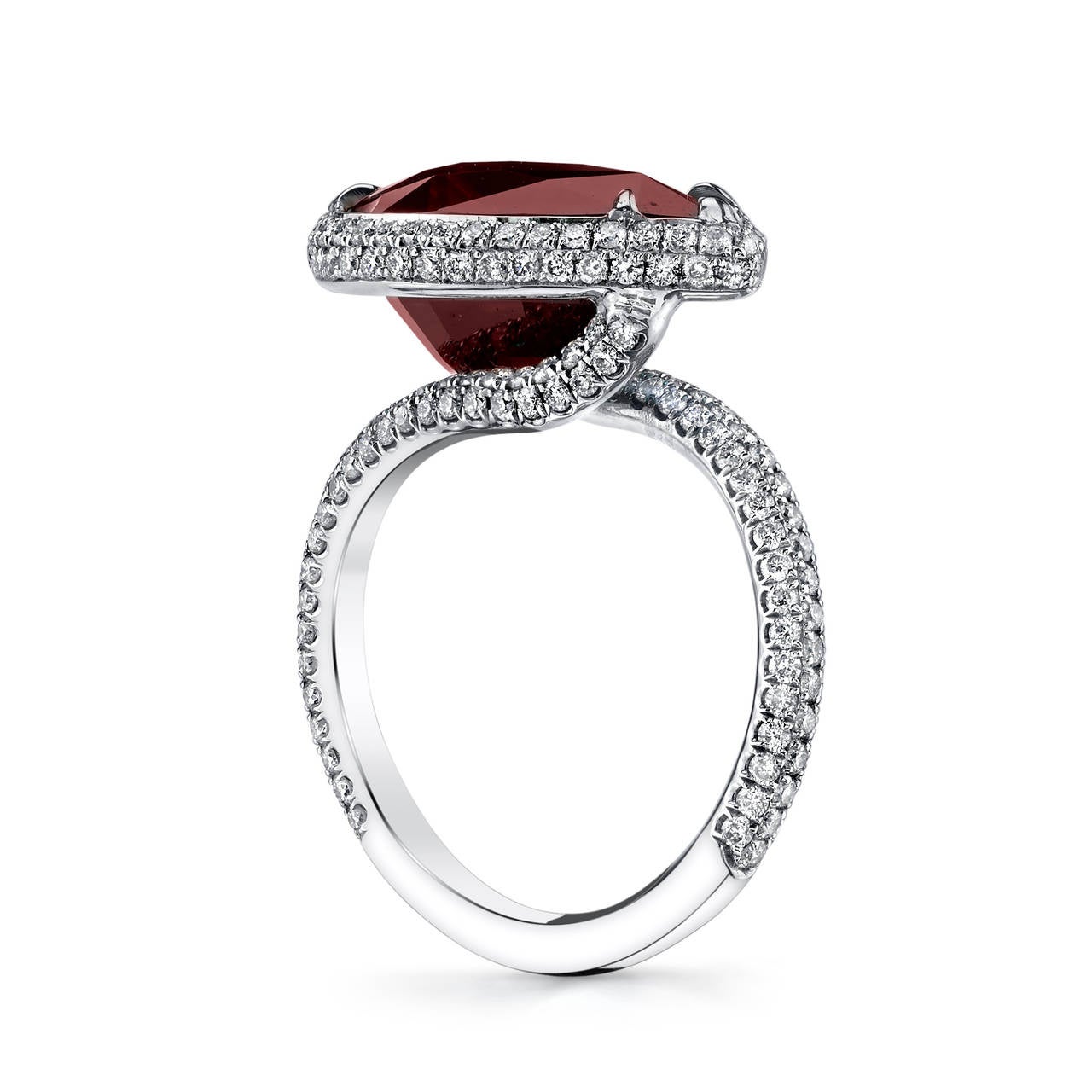 Contemporary Garnet White Gold Pear Shaped Diamond Ring For Sale