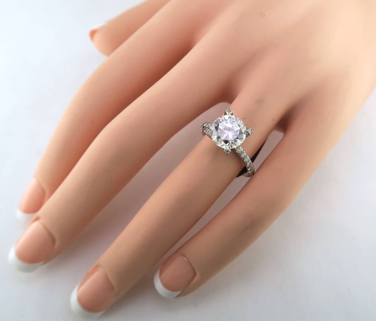 Diamond Platinum Engagement Ring In New Condition For Sale In Carmel by the Sea, CA