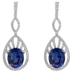 Orecchini pendenti a forma di scudo con tanzanite ovale da 7,90 carati e diamanti, in oro bianco 18k