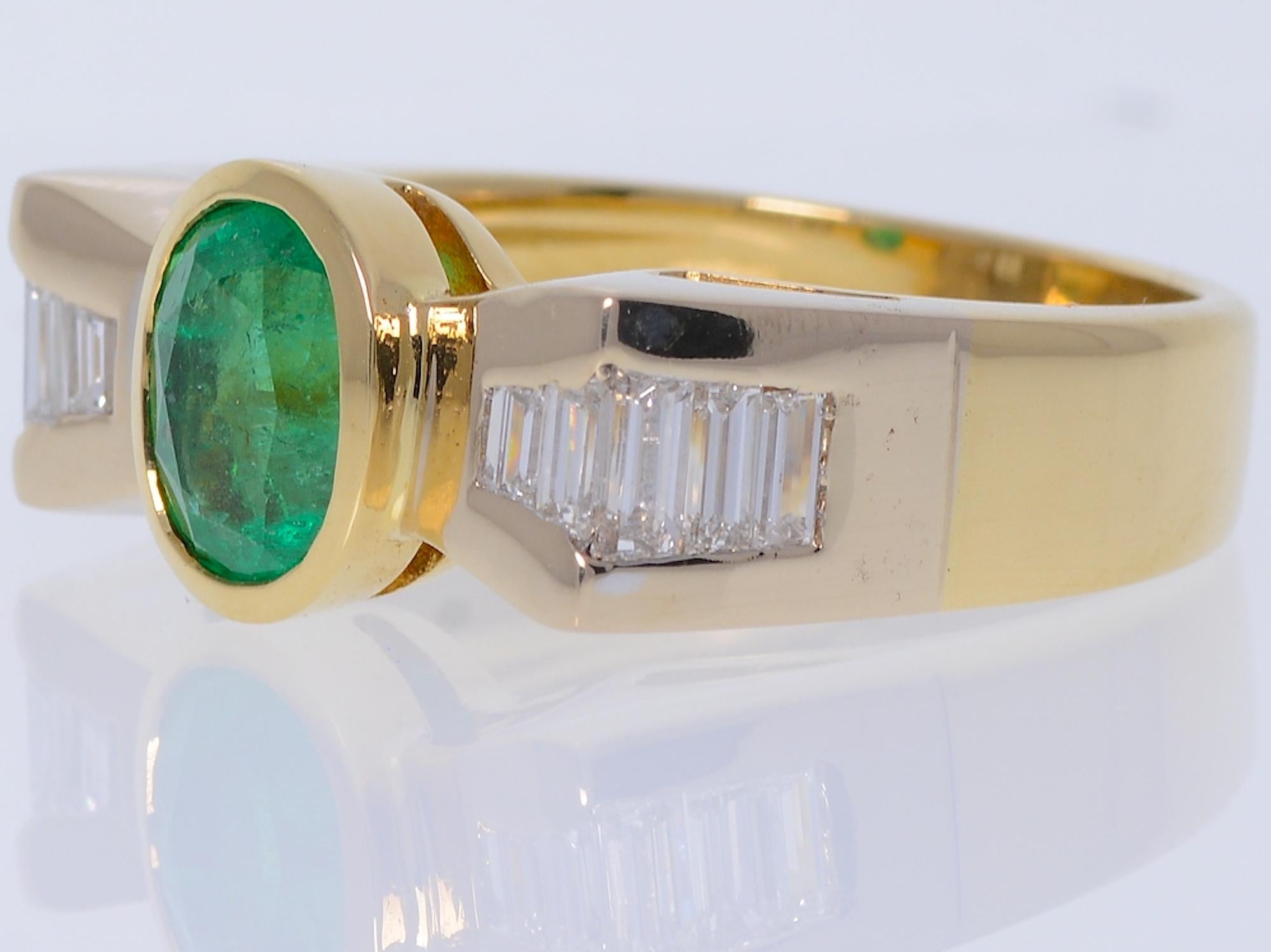 Estate 1.5 Carat Emerald and Diamond Ring 18 Karat Yellow Gold In Good Condition In Daytona Beach, FL