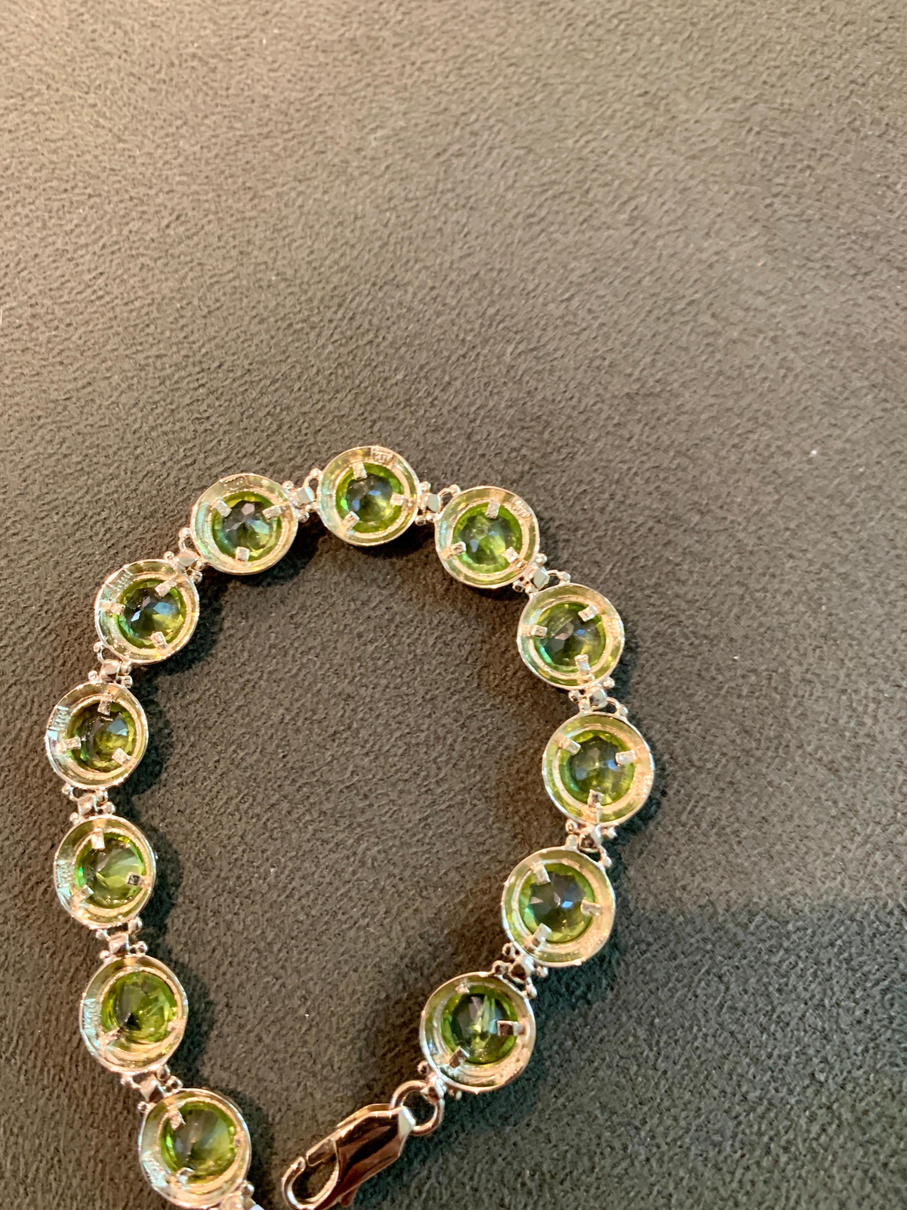 16 Carat Genuine Natural Peridot Tennis Bracelet 14 Karat Yellow Gold 16 Gram In New Condition For Sale In New York, NY